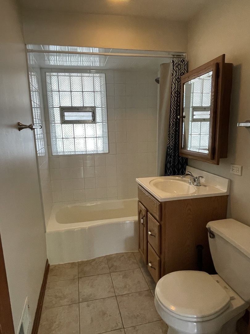 111 N Wilmette Avenue, Westmont, IL 60559