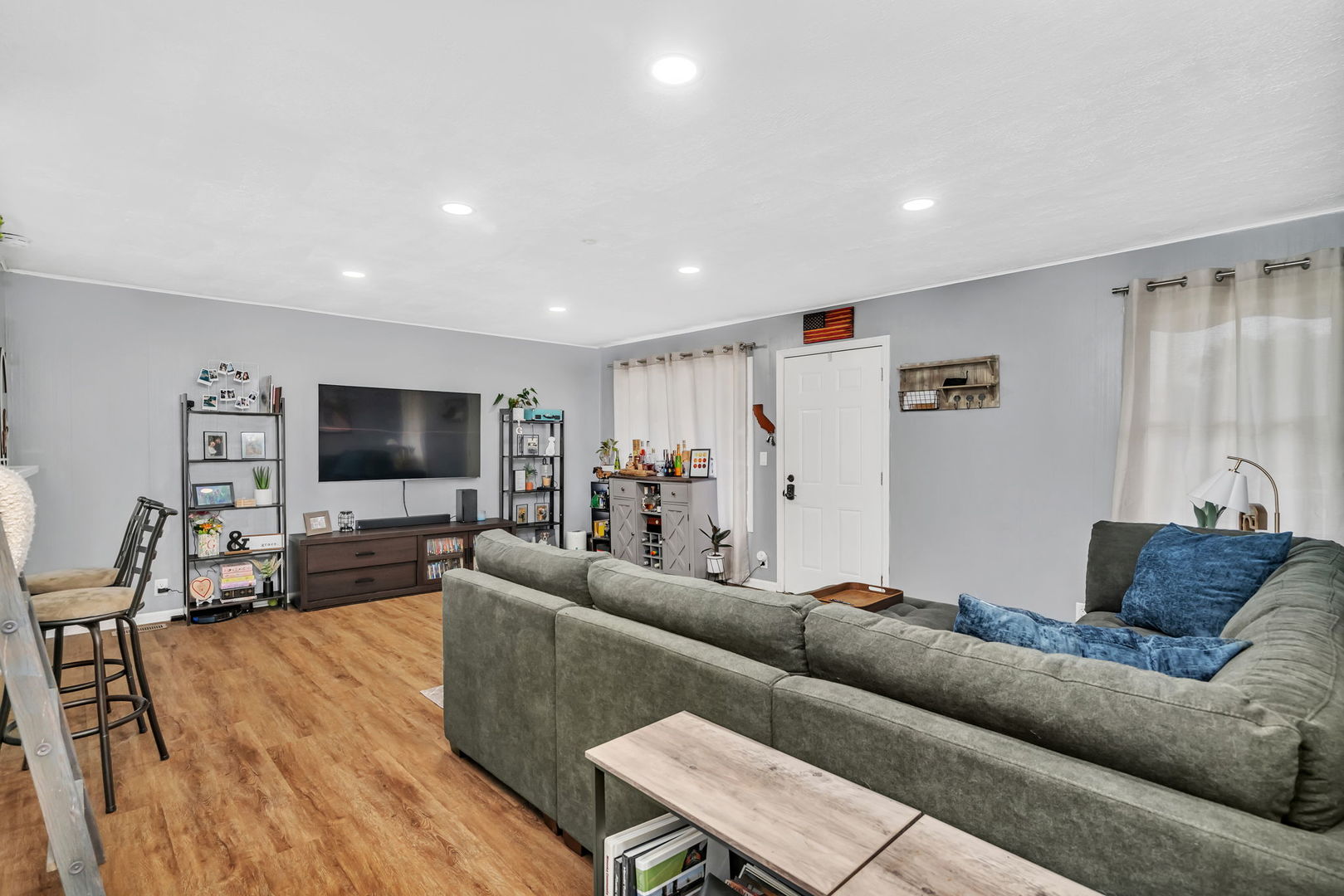 736 Rogers Road, Romeoville, IL 60446