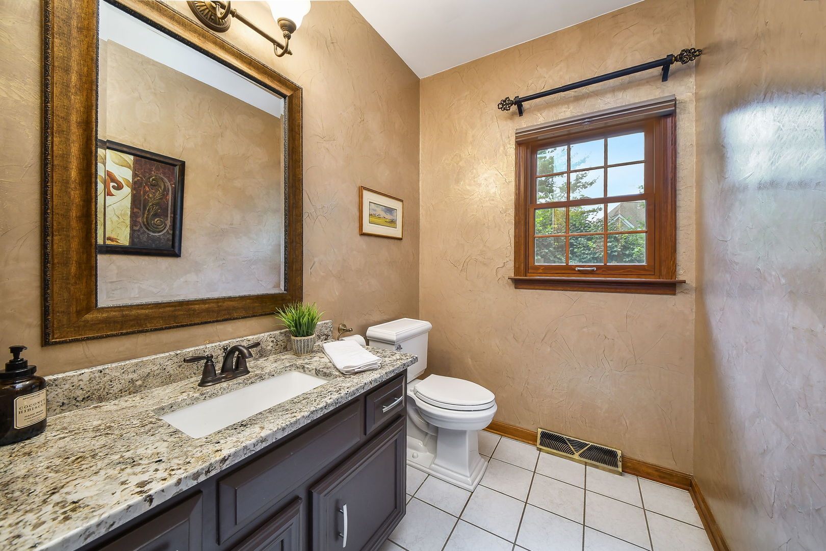 1580 Turnberry Court, Geneva, IL 60134