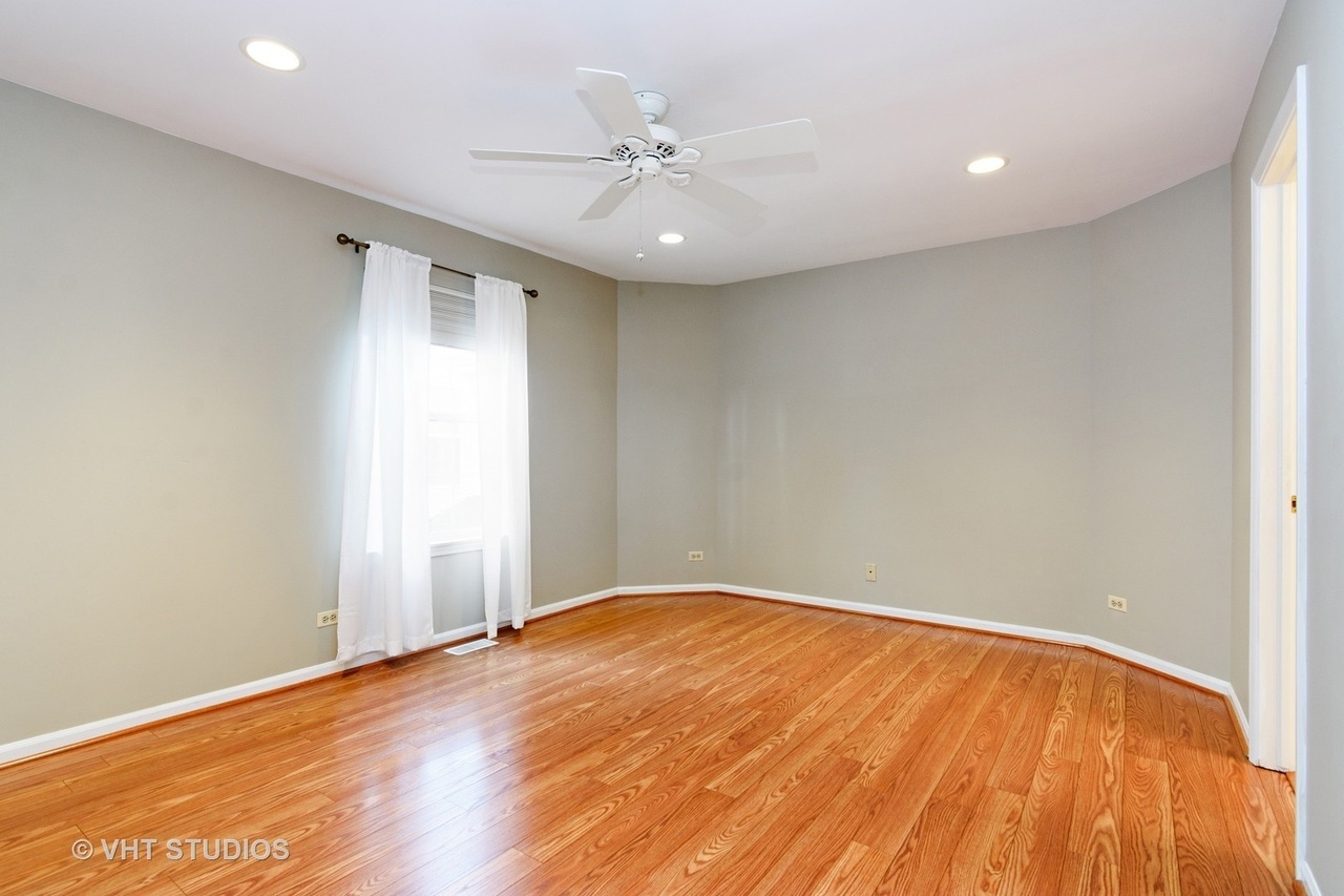 1221 ORLEANS Drive, Mundelein, IL 60060