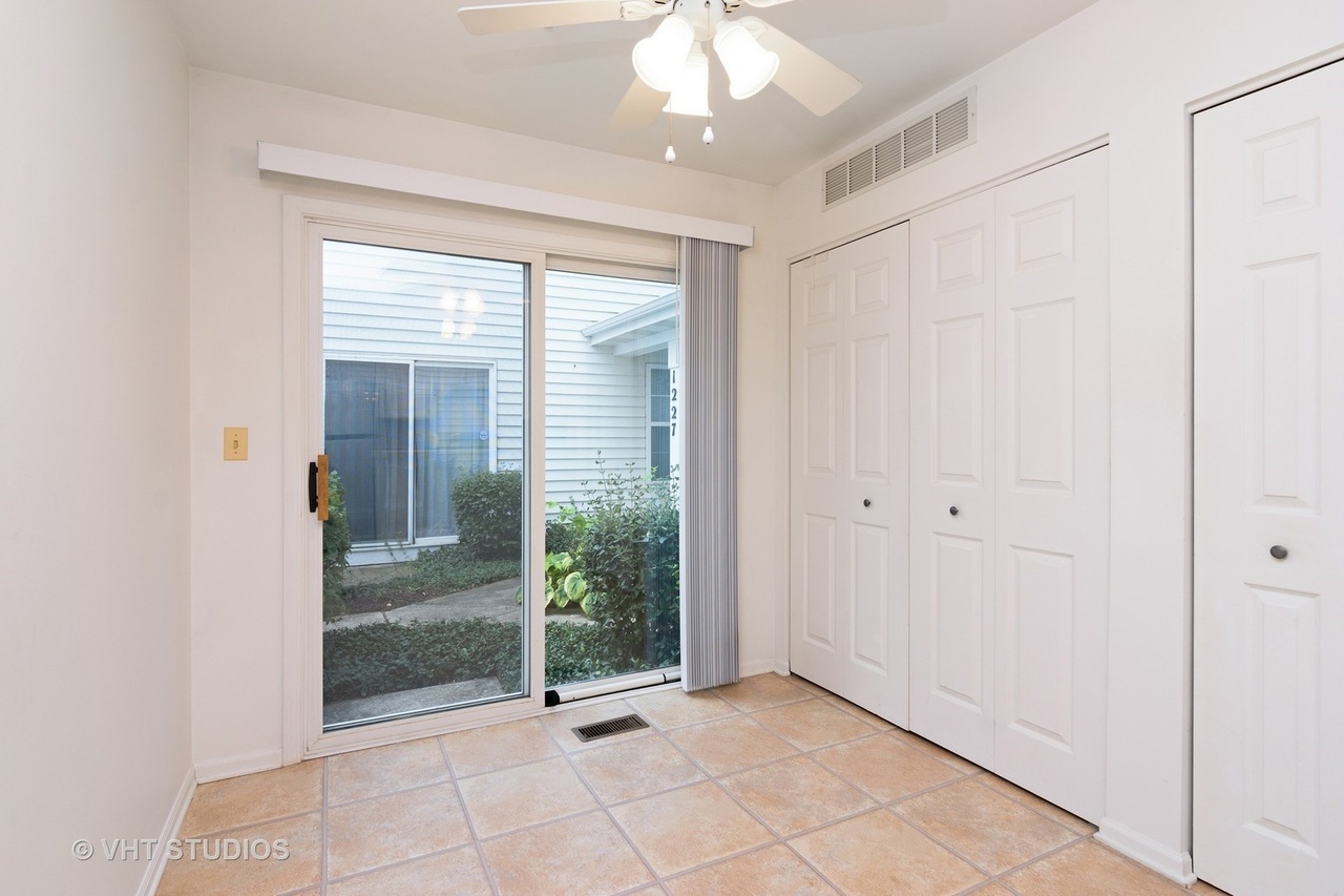 1221 ORLEANS Drive, Mundelein, IL 60060