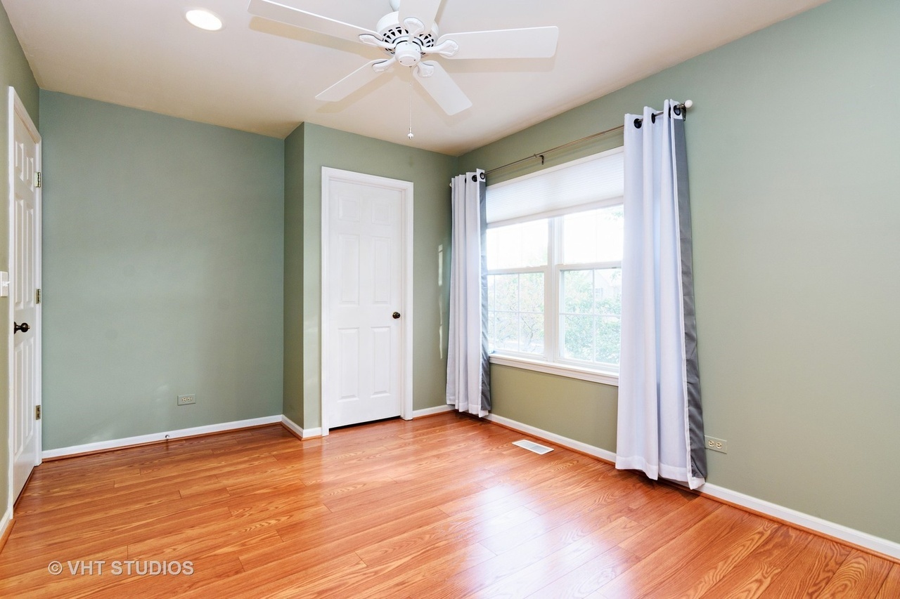 1221 ORLEANS Drive, Mundelein, IL 60060