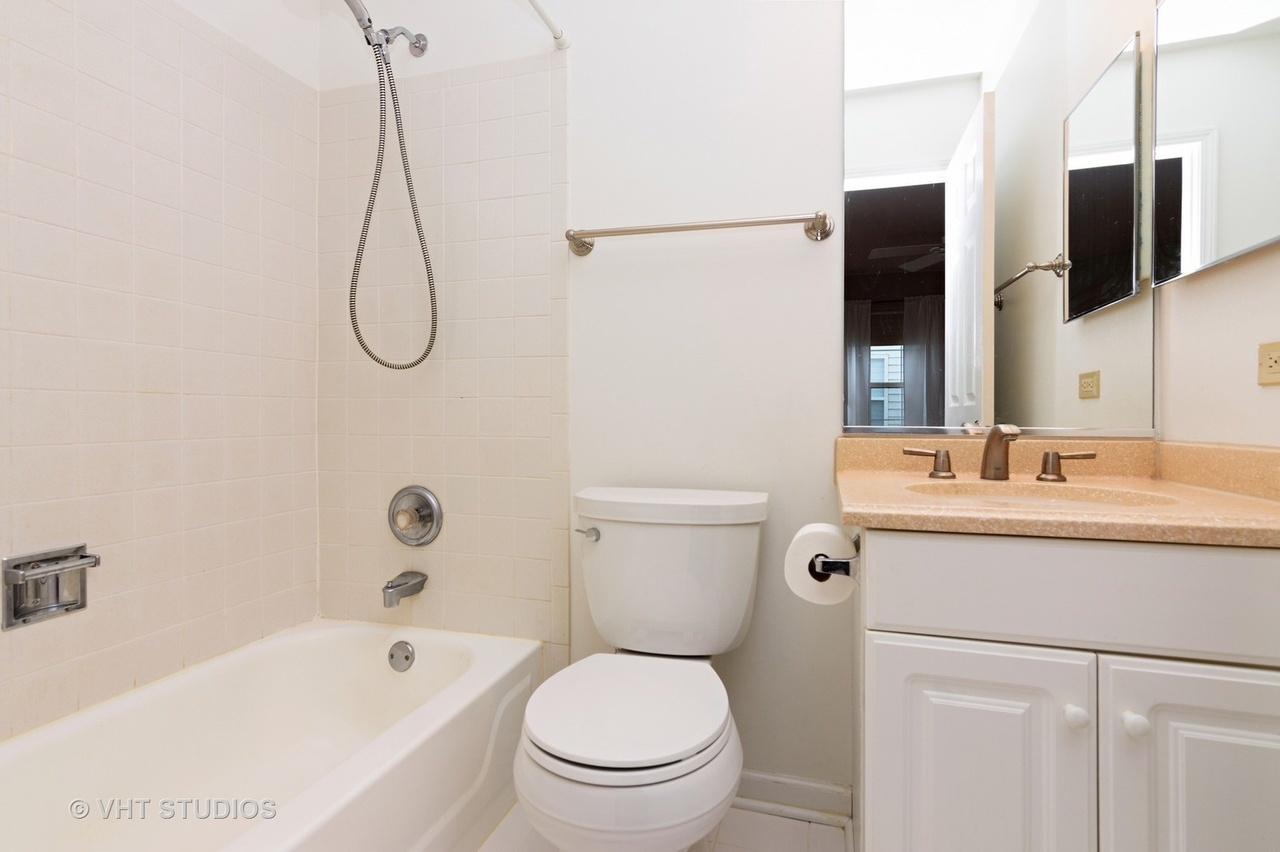 1221 ORLEANS Drive, Mundelein, IL 60060