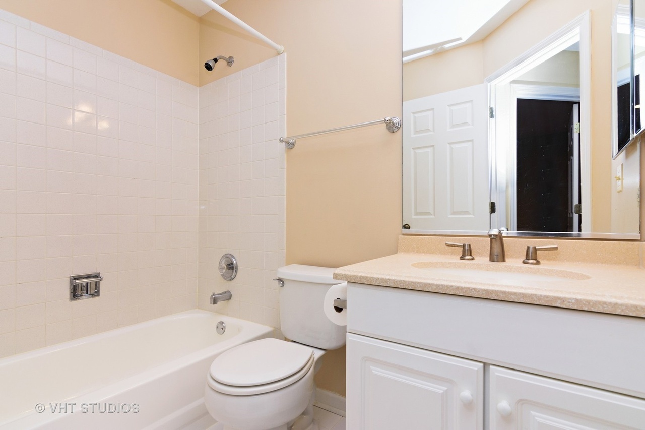 1221 ORLEANS Drive, Mundelein, IL 60060