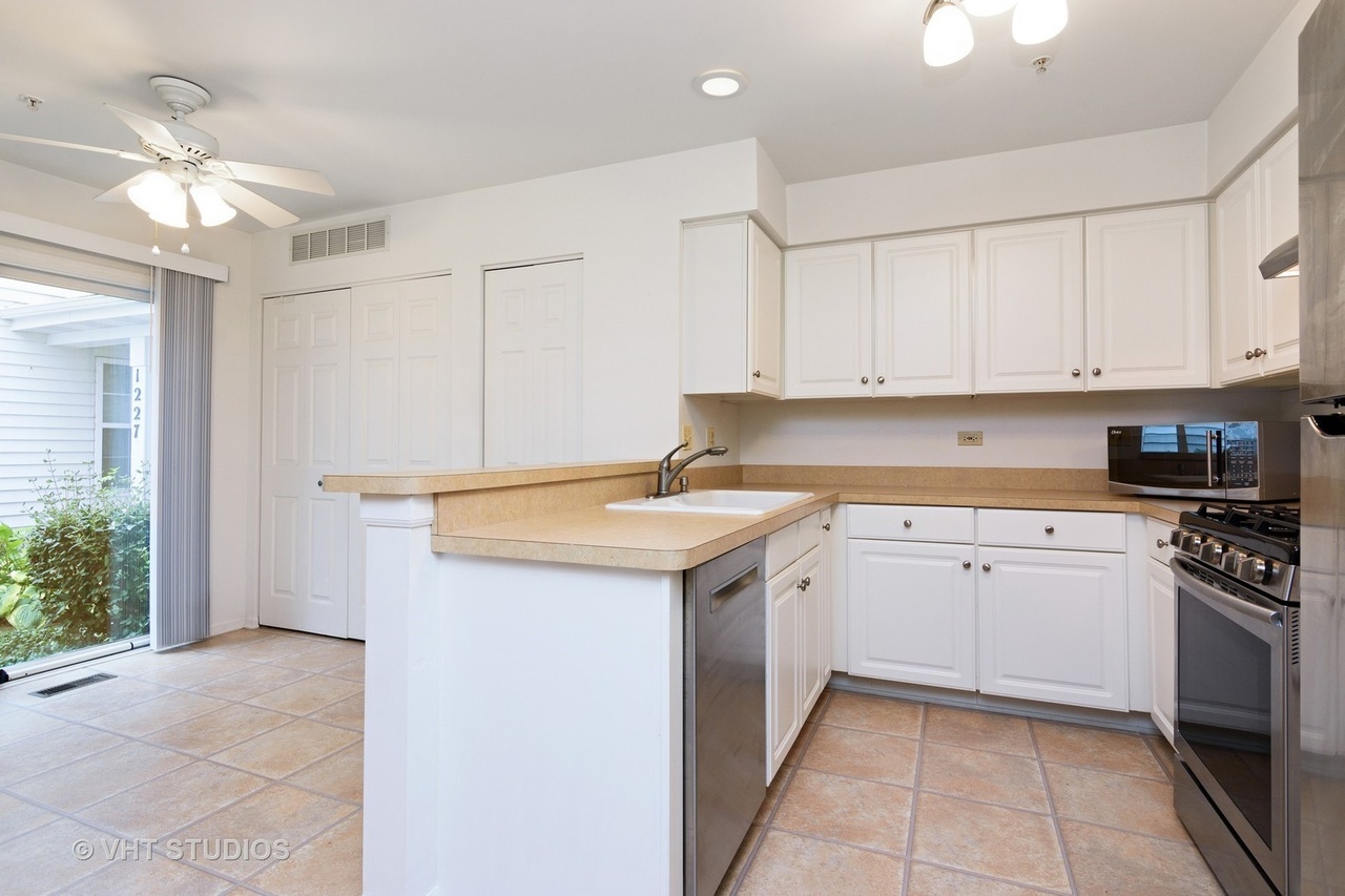 1221 ORLEANS Drive, Mundelein, IL 60060