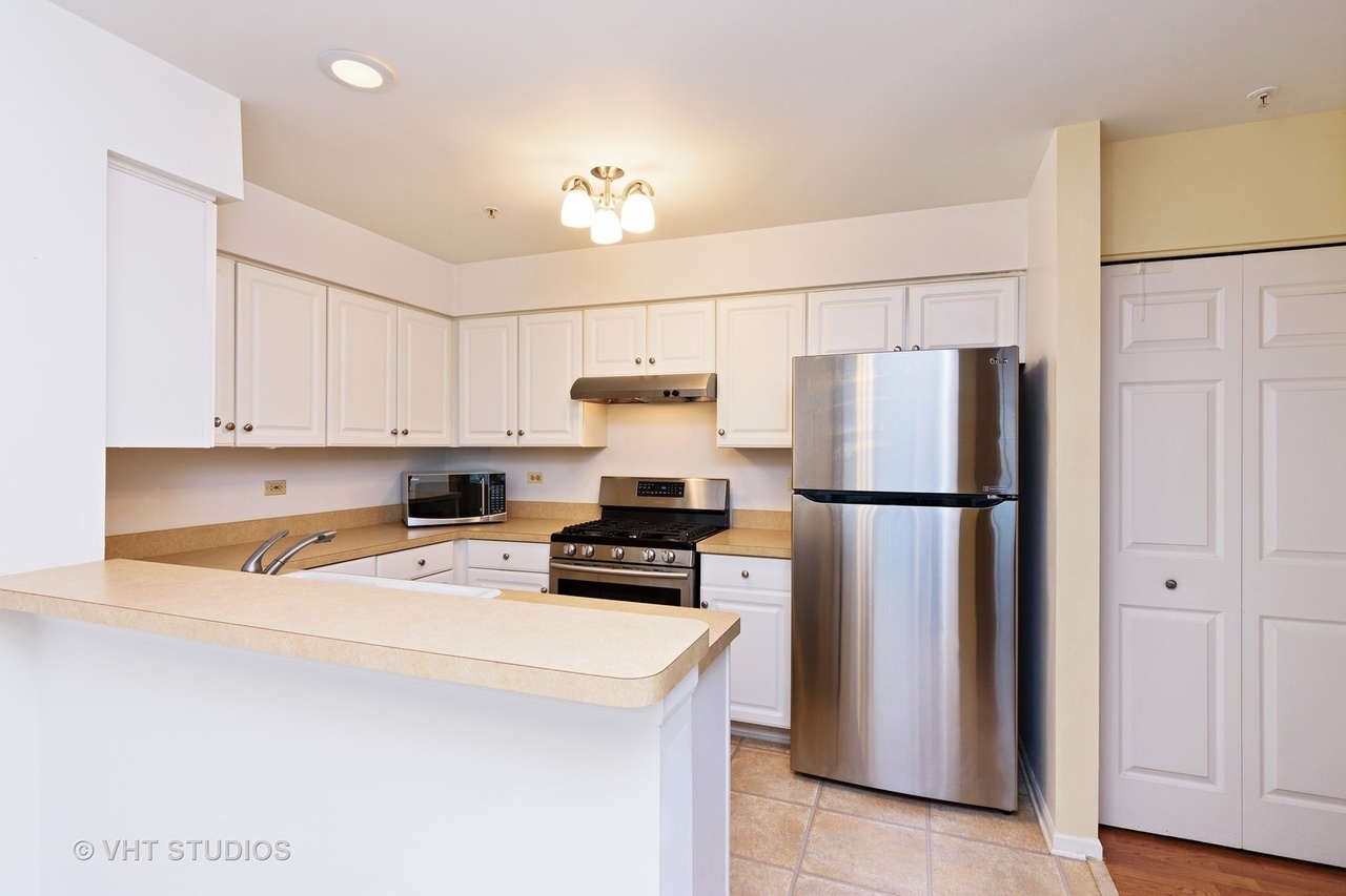 1221 ORLEANS Drive, Mundelein, IL 60060