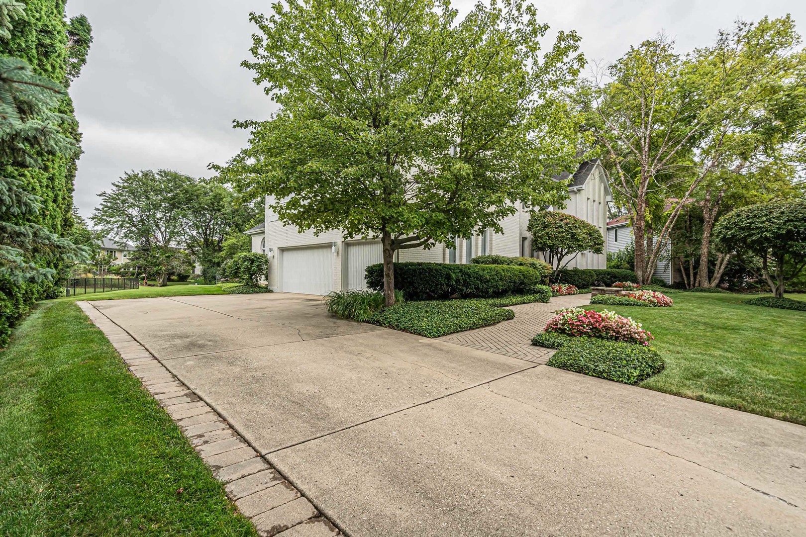 321 Foxford Drive, Buffalo Grove, IL 60089