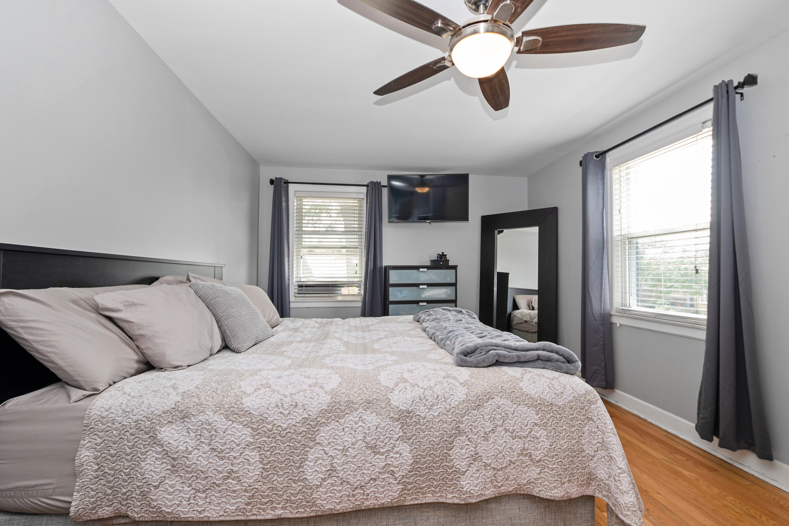 5659 S Oak Park Avenue, Chicago, IL 60638