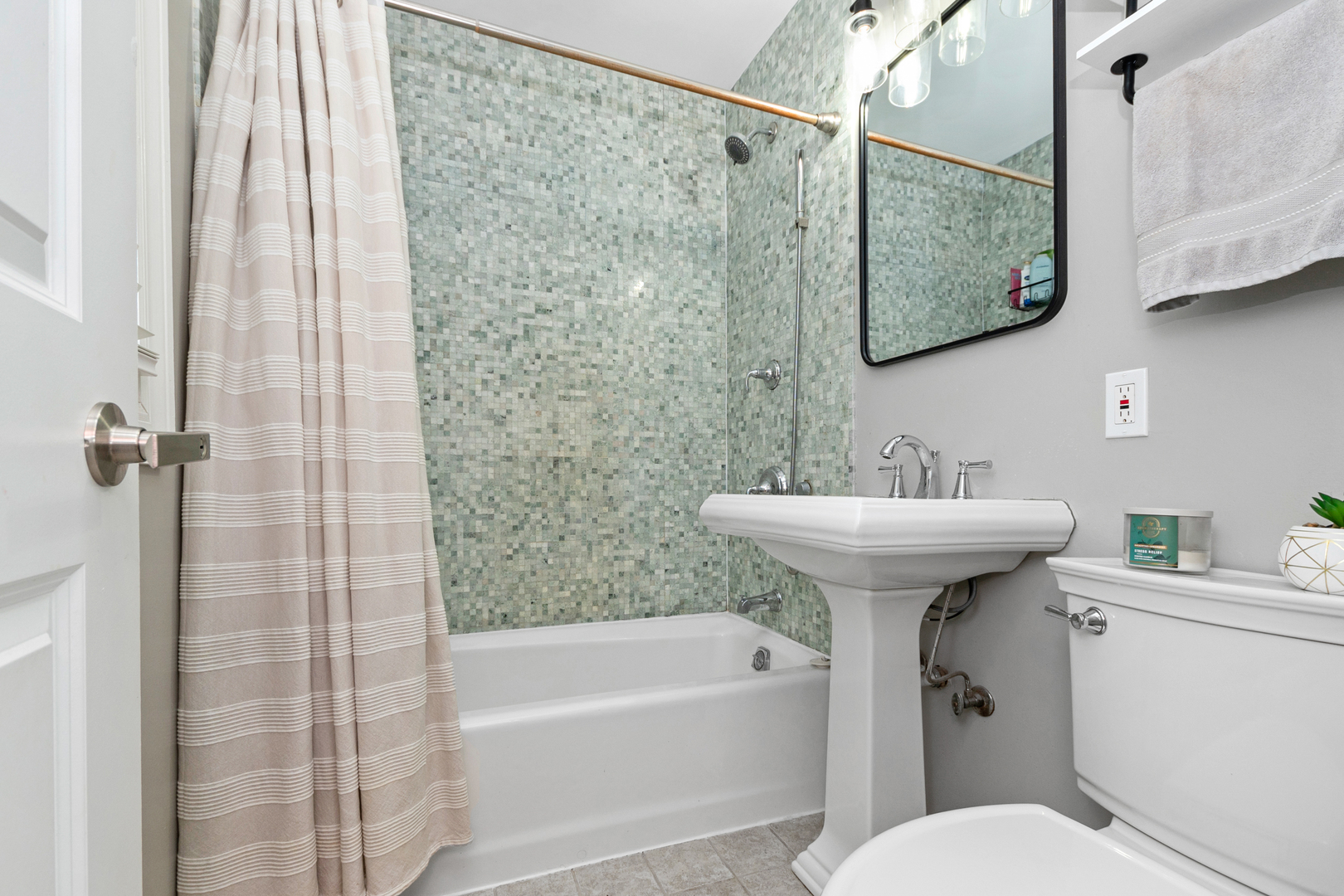 5659 S Oak Park Avenue, Chicago, IL 60638