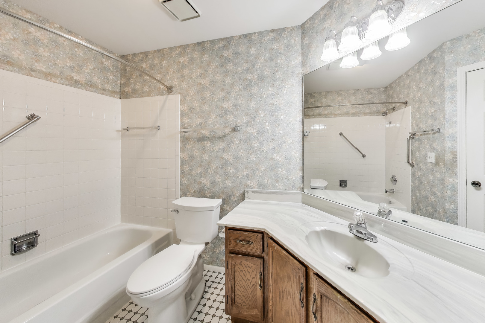 1510 Canbury Court #A1, Wheeling, IL 60090