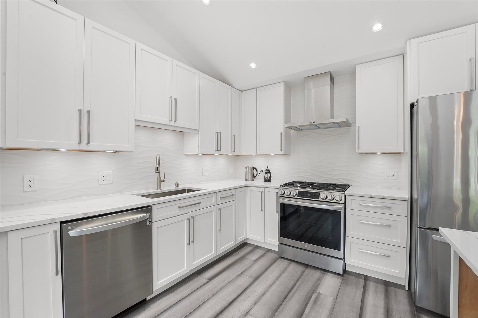 125 CLEVELAND Court #M2, Schaumburg, IL 60193