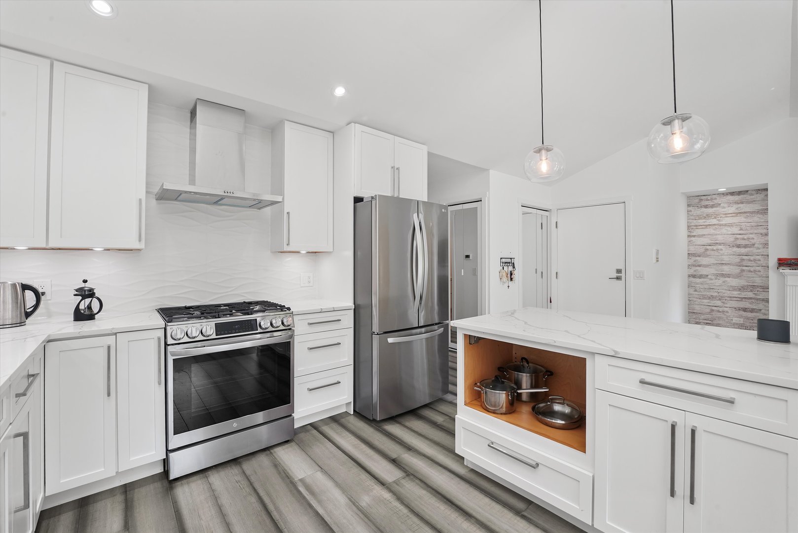 125 CLEVELAND Court #M2, Schaumburg, IL 60193