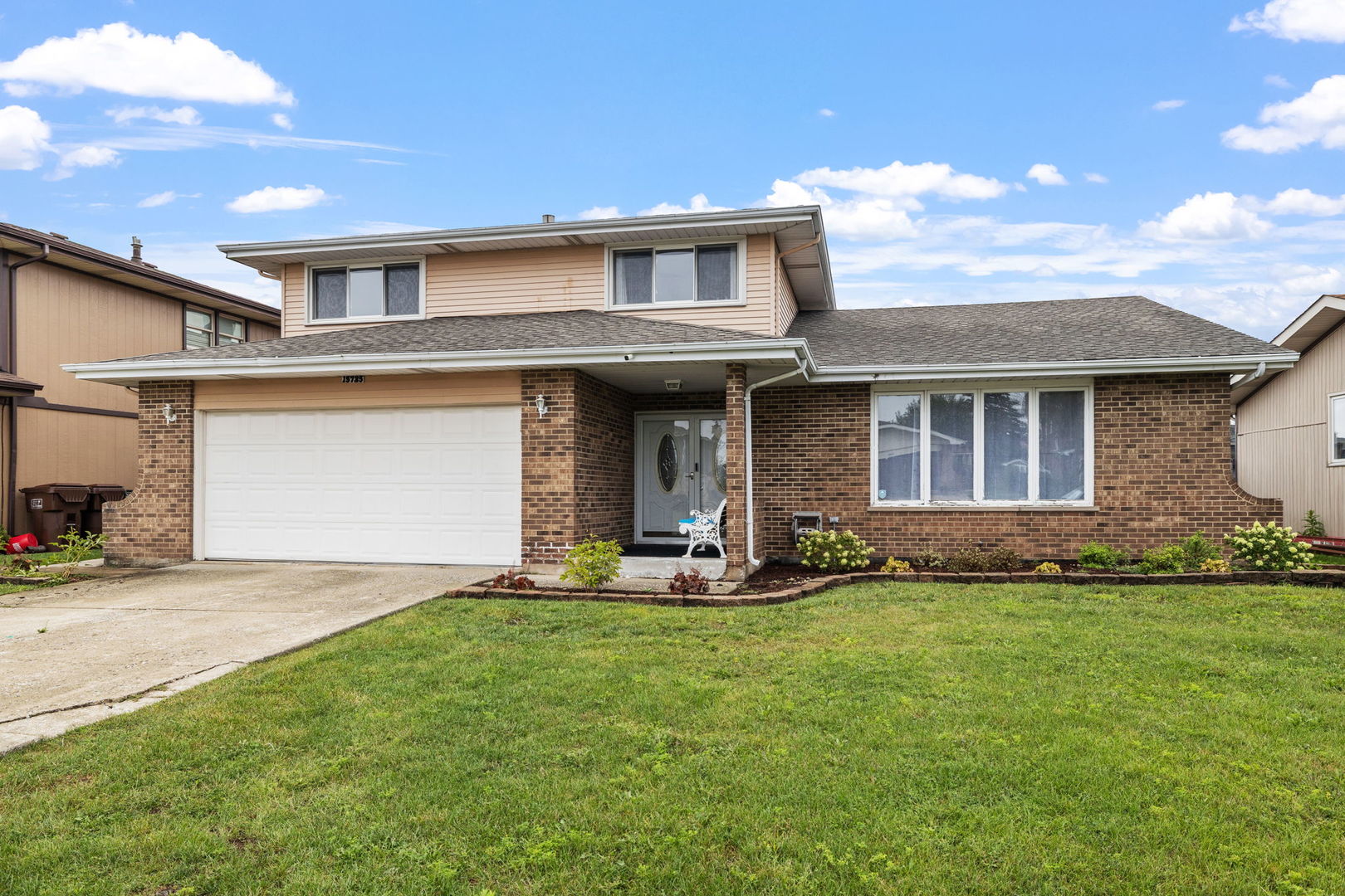 15725 La Paz Court, Oak Forest, IL 60452