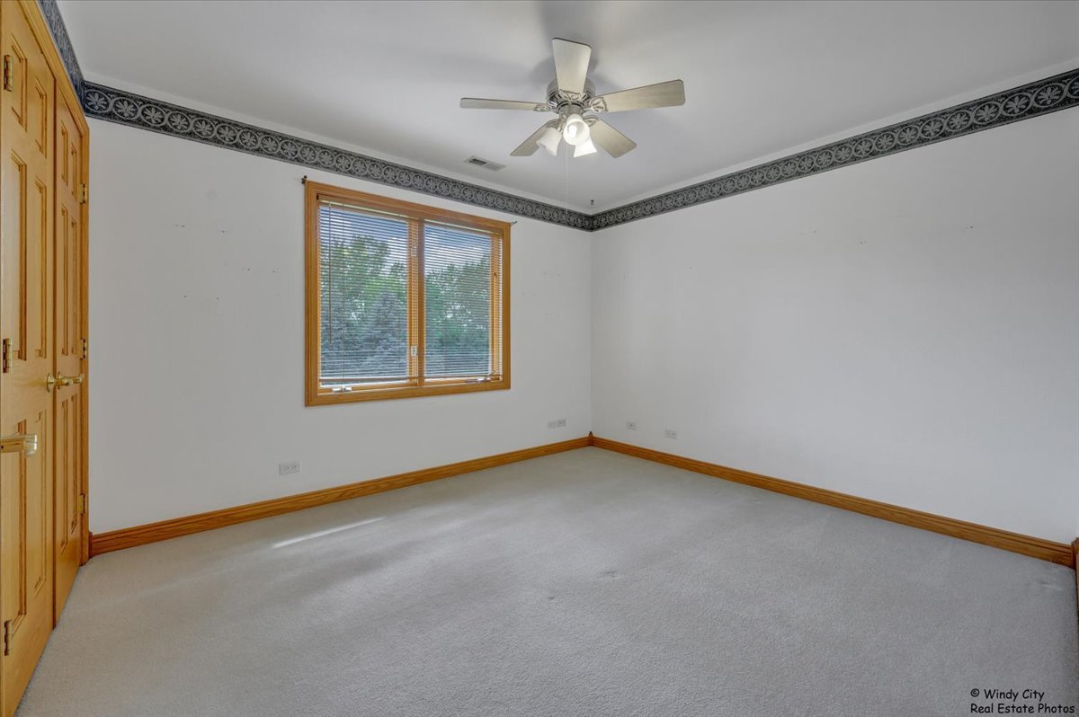 1185 Robinhood Drive, Elgin, IL 60120
