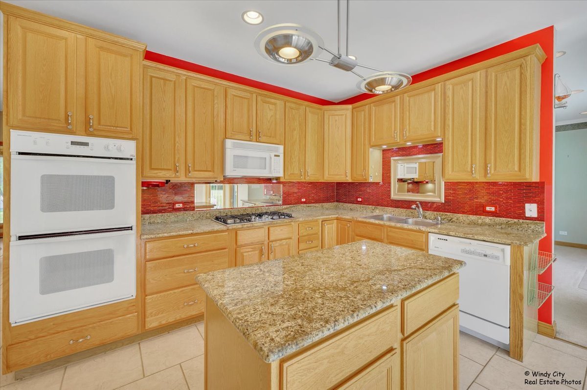 1185 Robinhood Drive, Elgin, IL 60120