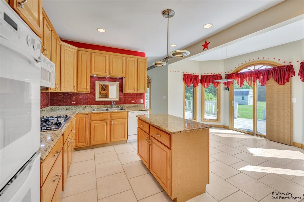 1185 Robinhood Drive, Elgin, IL 60120