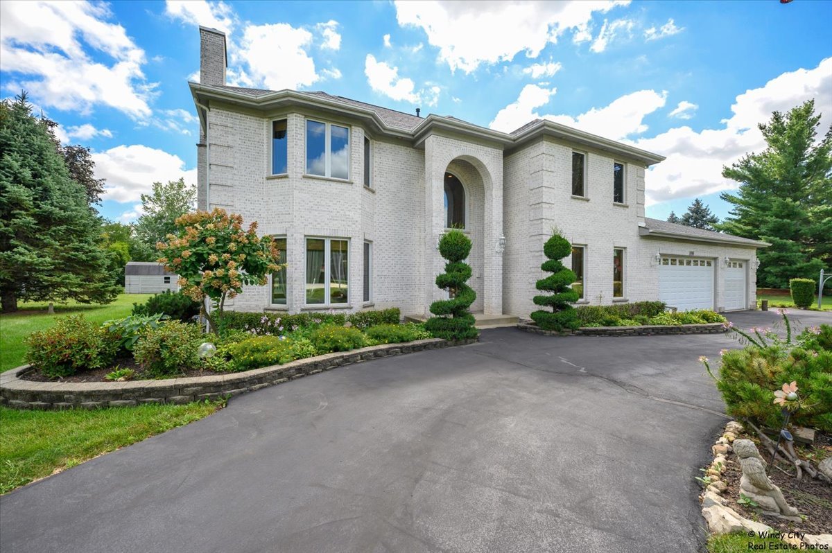 1185 Robinhood Drive, Elgin, IL 60120