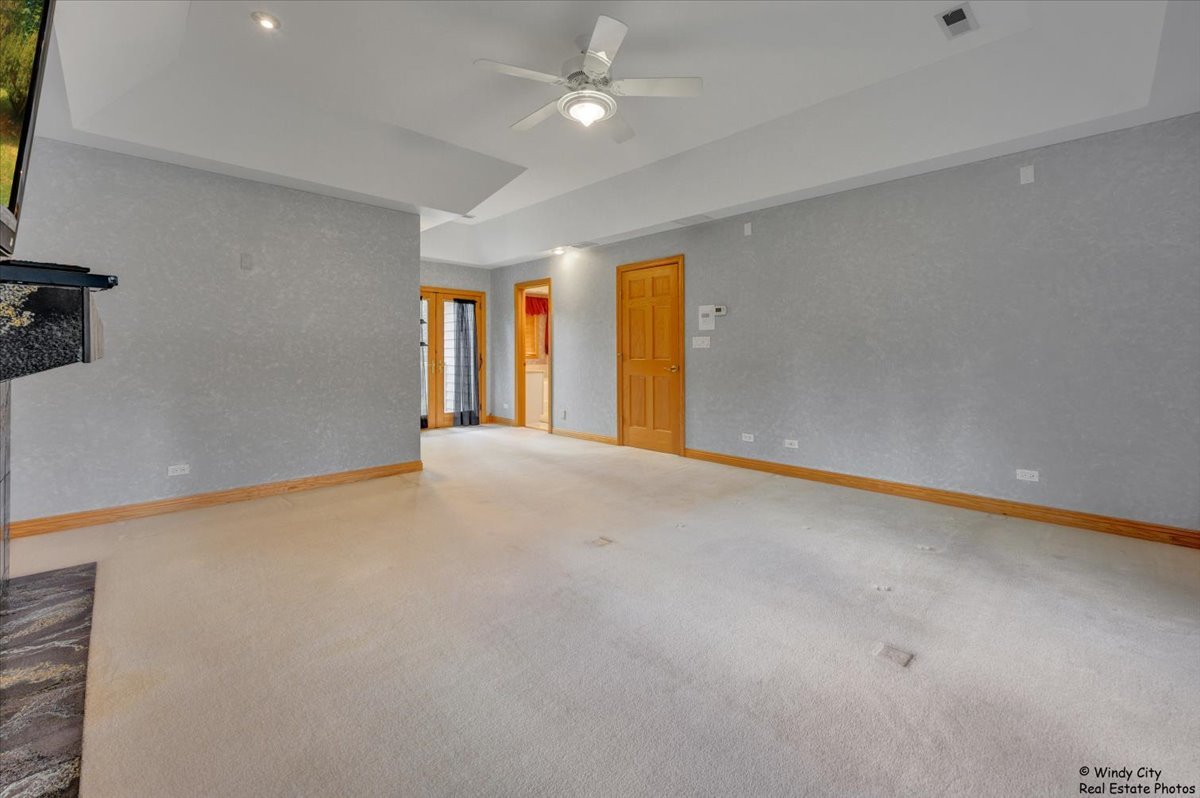 1185 Robinhood Drive, Elgin, IL 60120