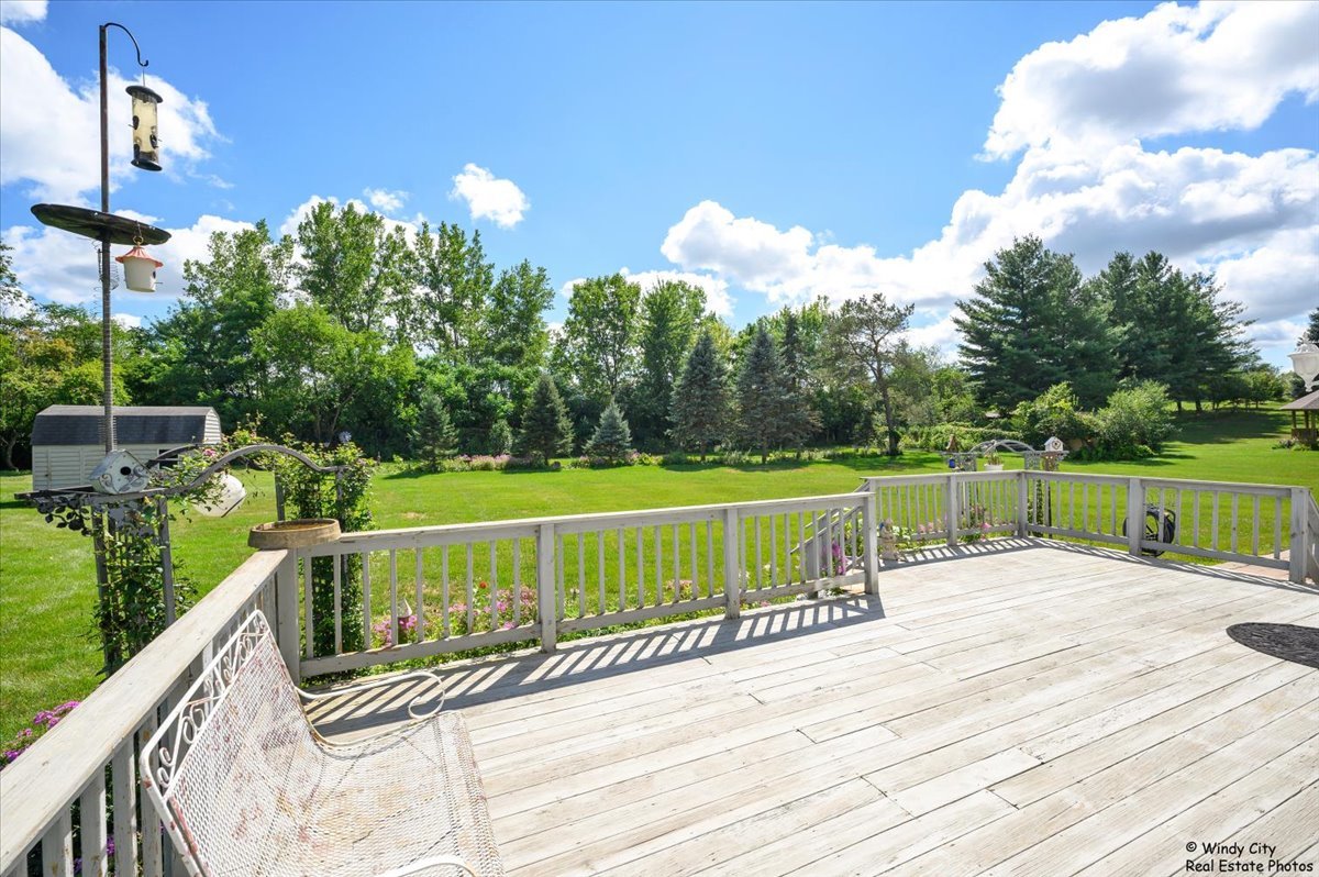 1185 Robinhood Drive, Elgin, IL 60120