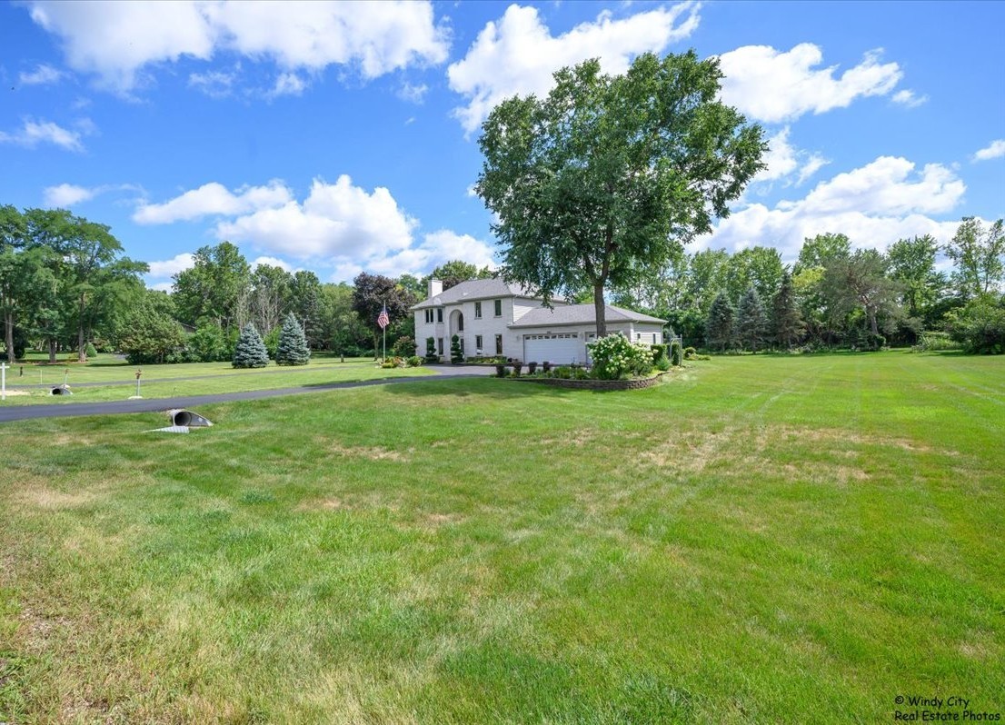 1185 Robinhood Drive, Elgin, IL 60120