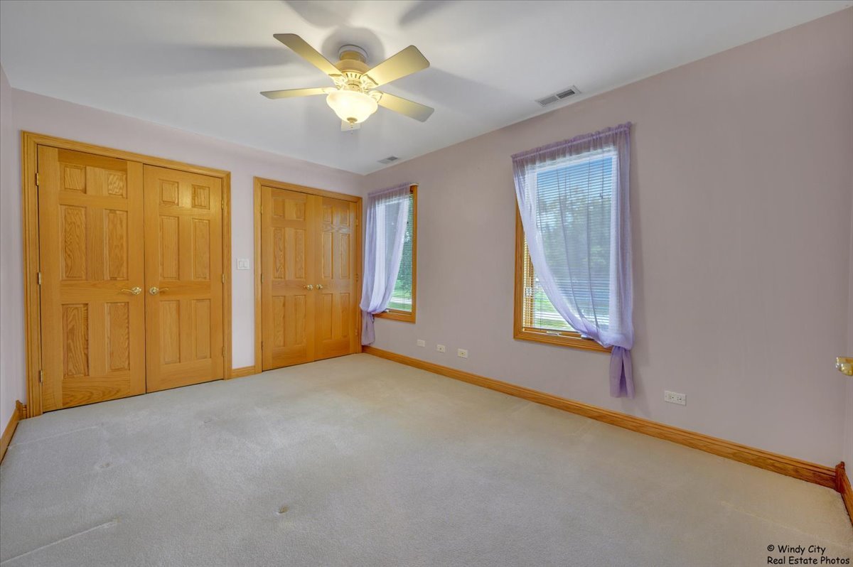 1185 Robinhood Drive, Elgin, IL 60120