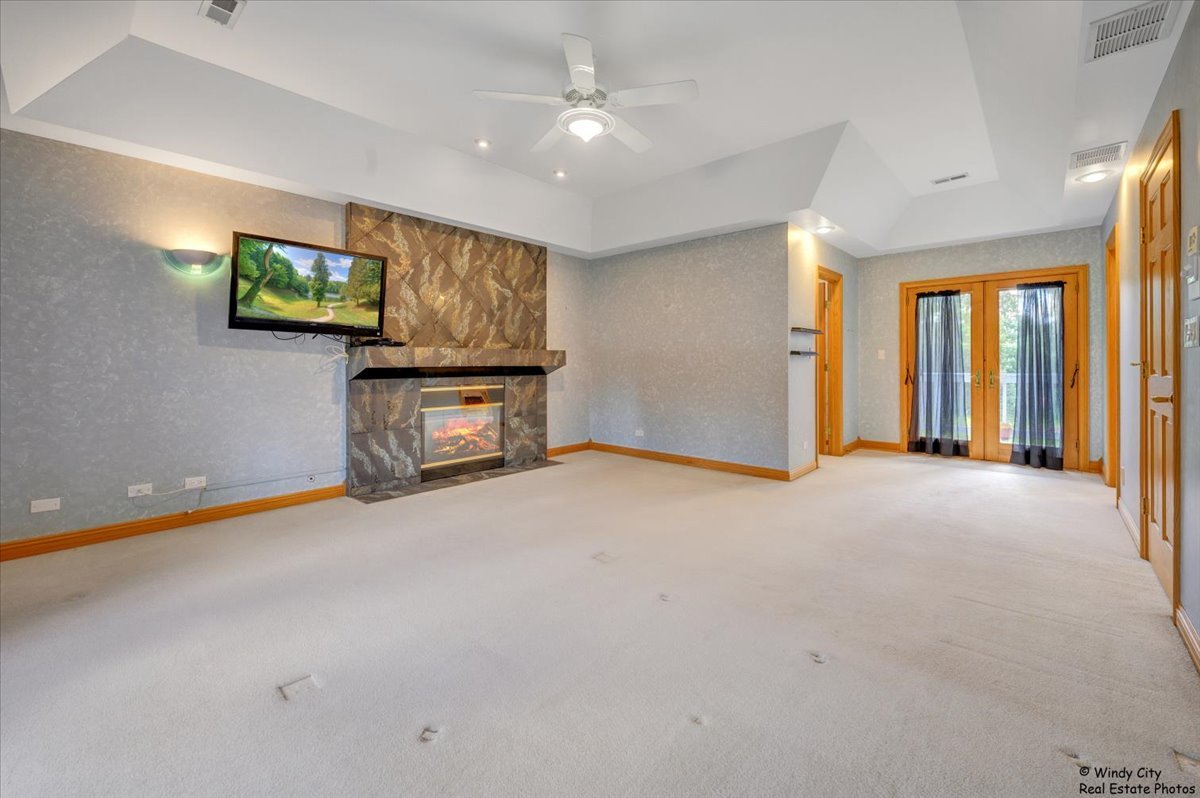 1185 Robinhood Drive, Elgin, IL 60120
