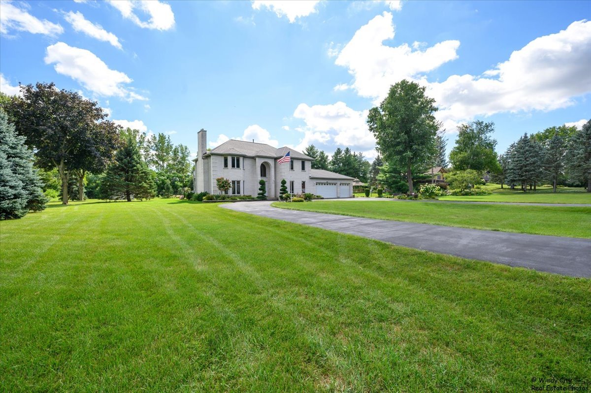 1185 Robinhood Drive, Elgin, IL 60120