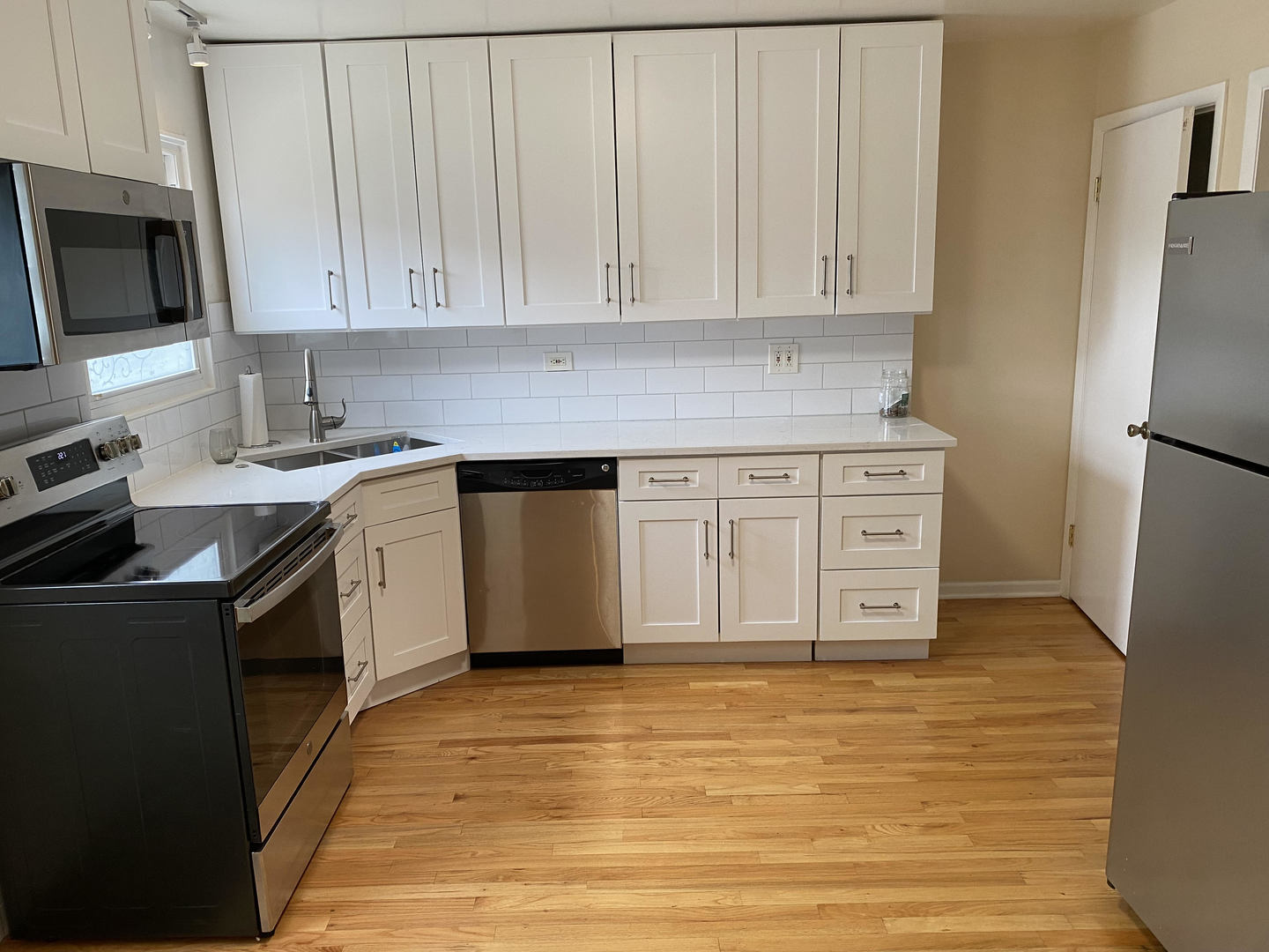 8043 W LYONS Street, Niles, IL 60714