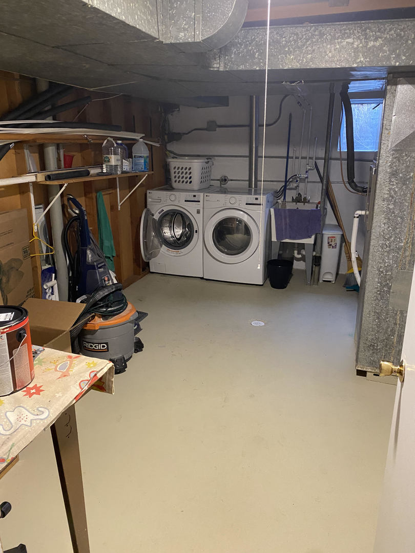 8043 W LYONS Street, Niles, IL 60714