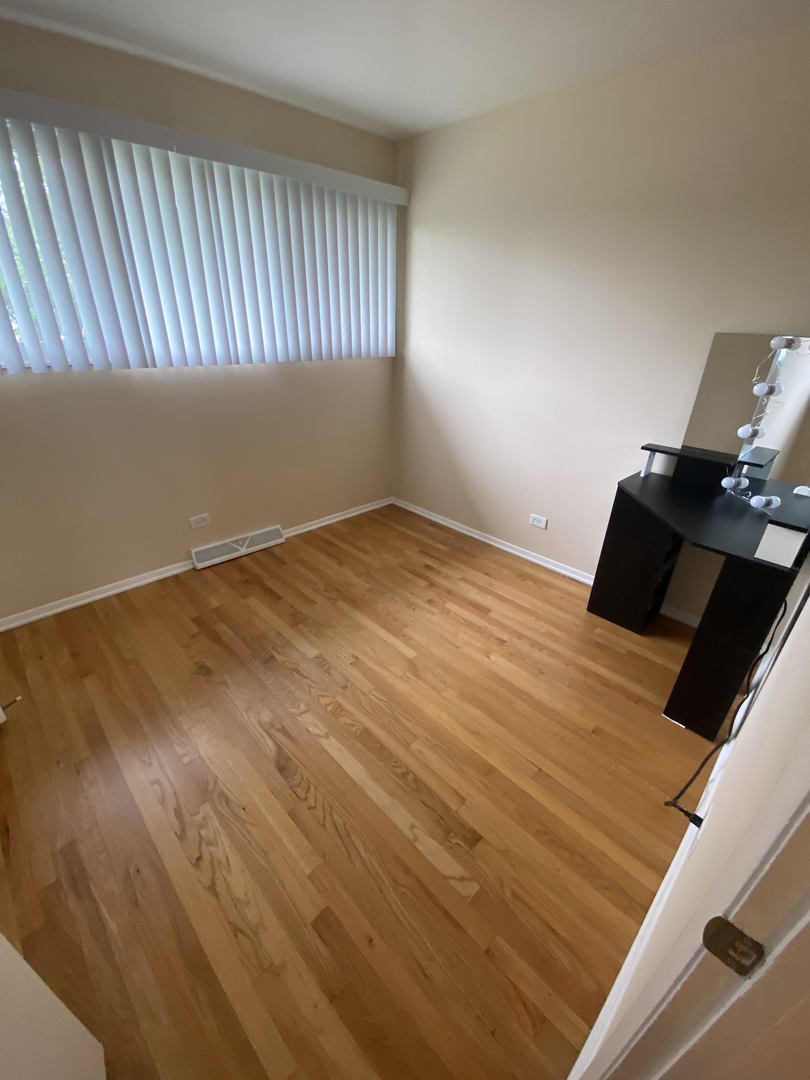8043 W LYONS Street, Niles, IL 60714