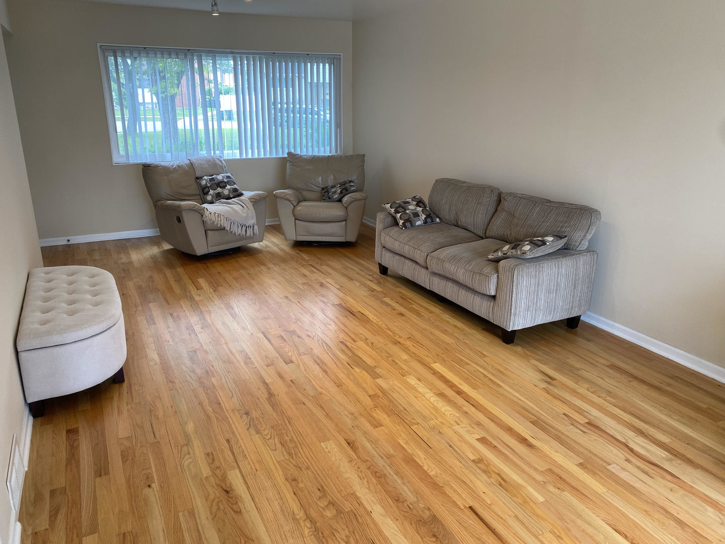 8043 W LYONS Street, Niles, IL 60714