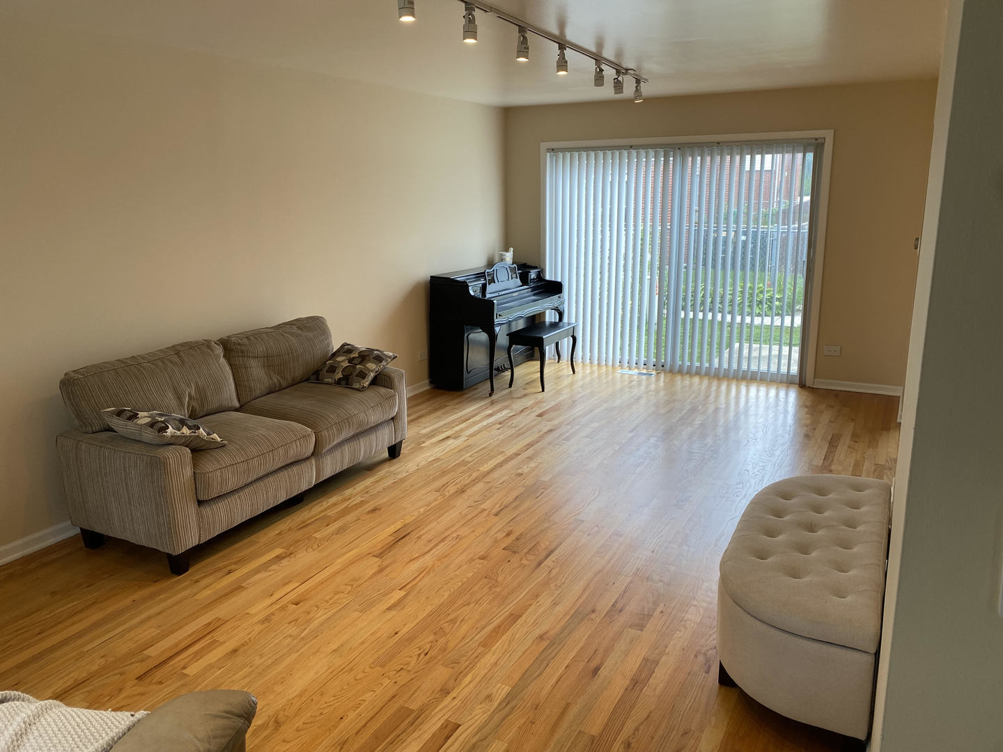 8043 W LYONS Street, Niles, IL 60714