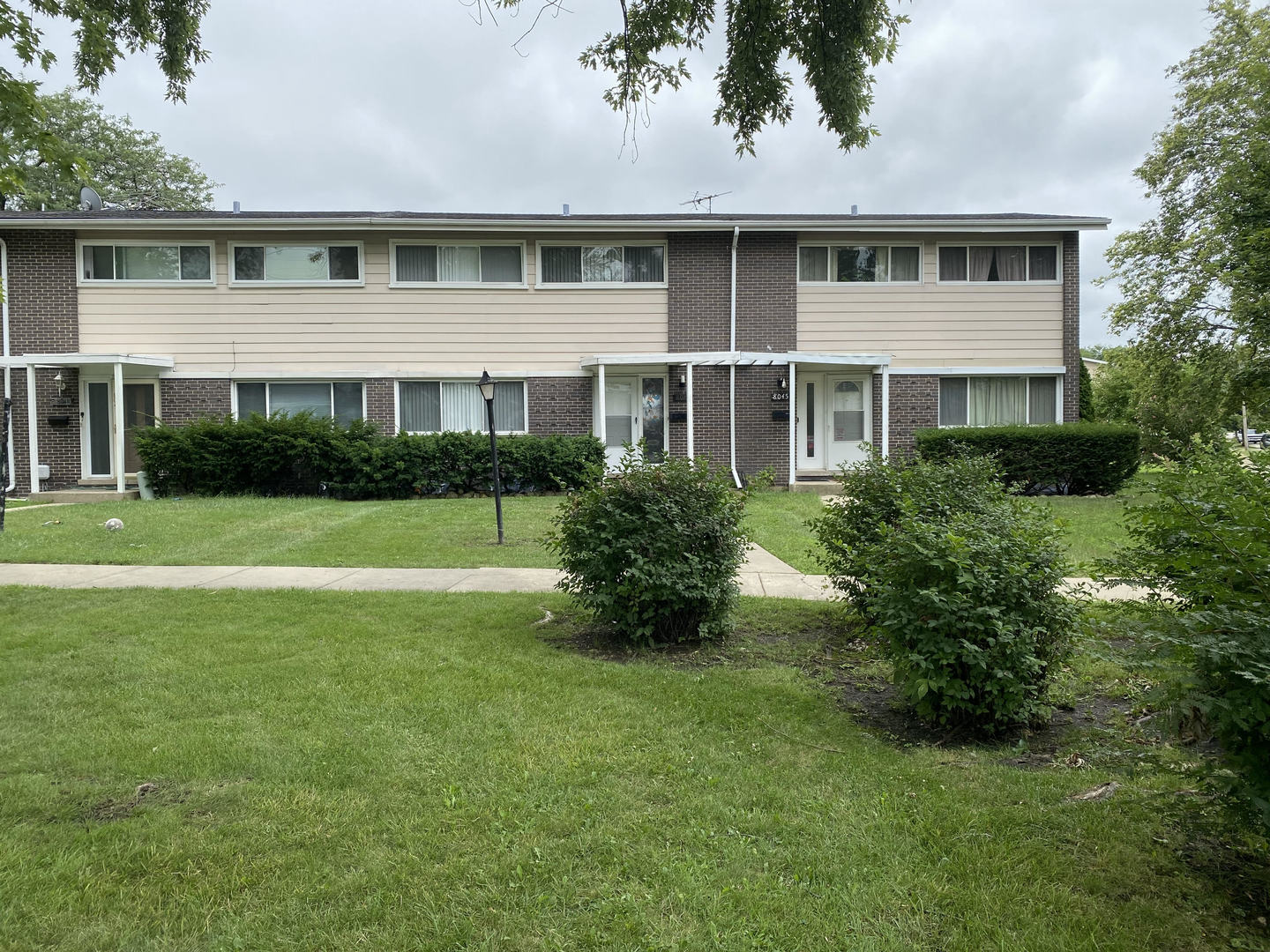 8043 W LYONS Street, Niles, IL 60714