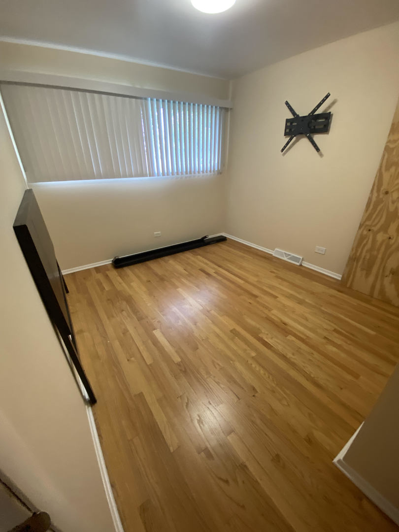 8043 W LYONS Street, Niles, IL 60714