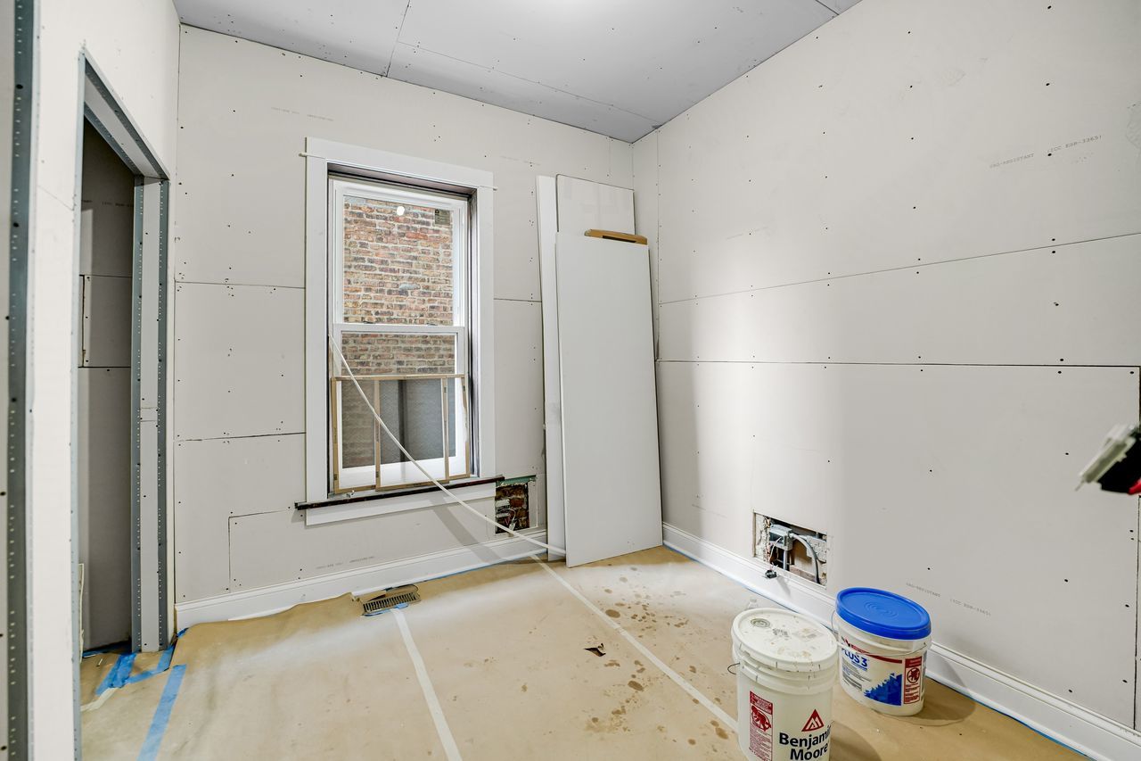 4339 W Monroe Street, Chicago, IL 60624