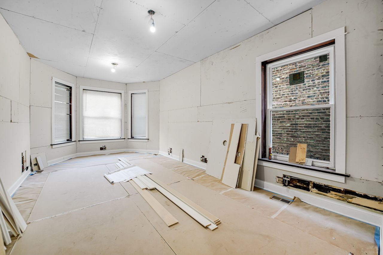 4339 W Monroe Street, Chicago, IL 60624