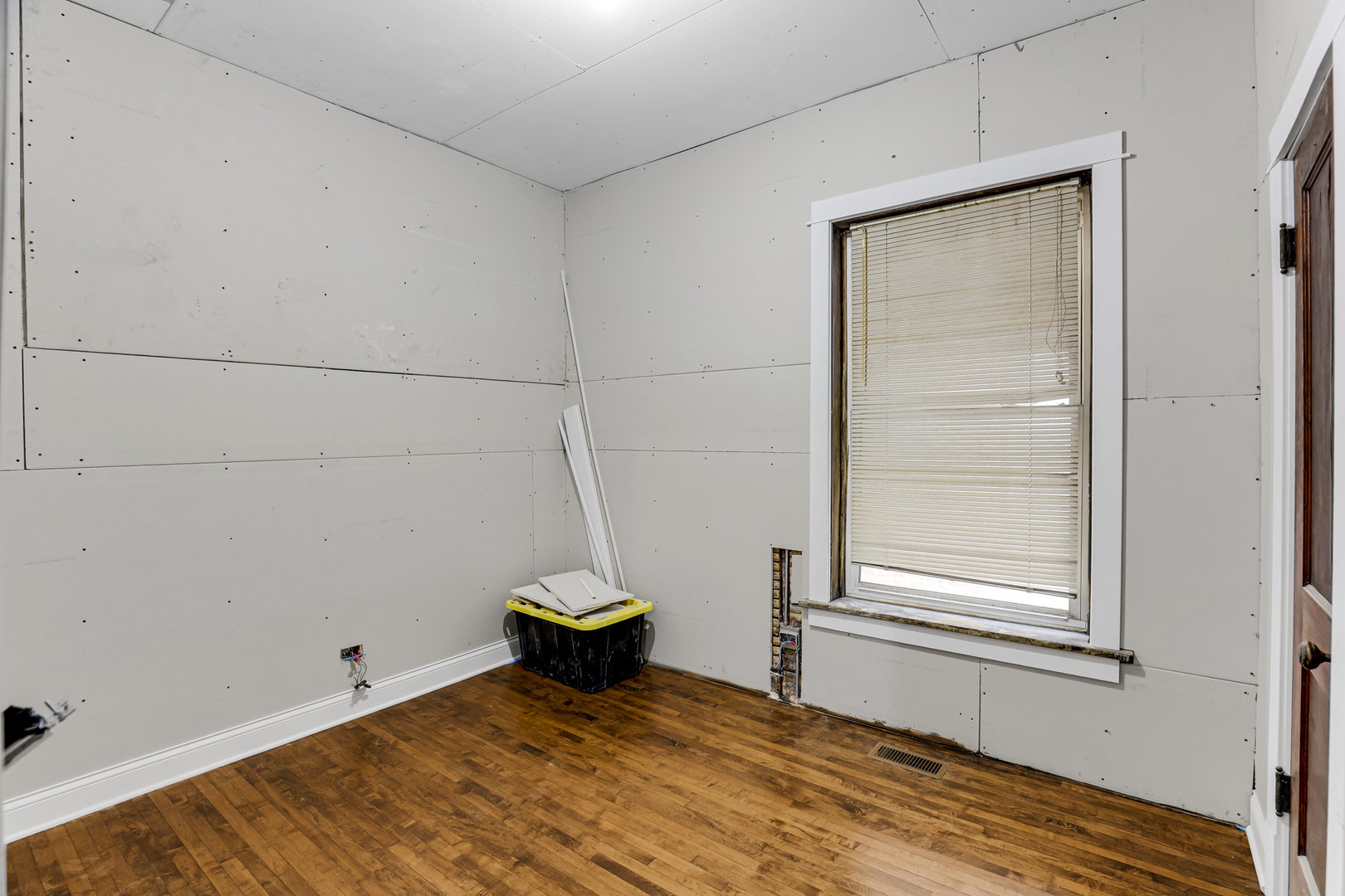 4339 W Monroe Street, Chicago, IL 60624