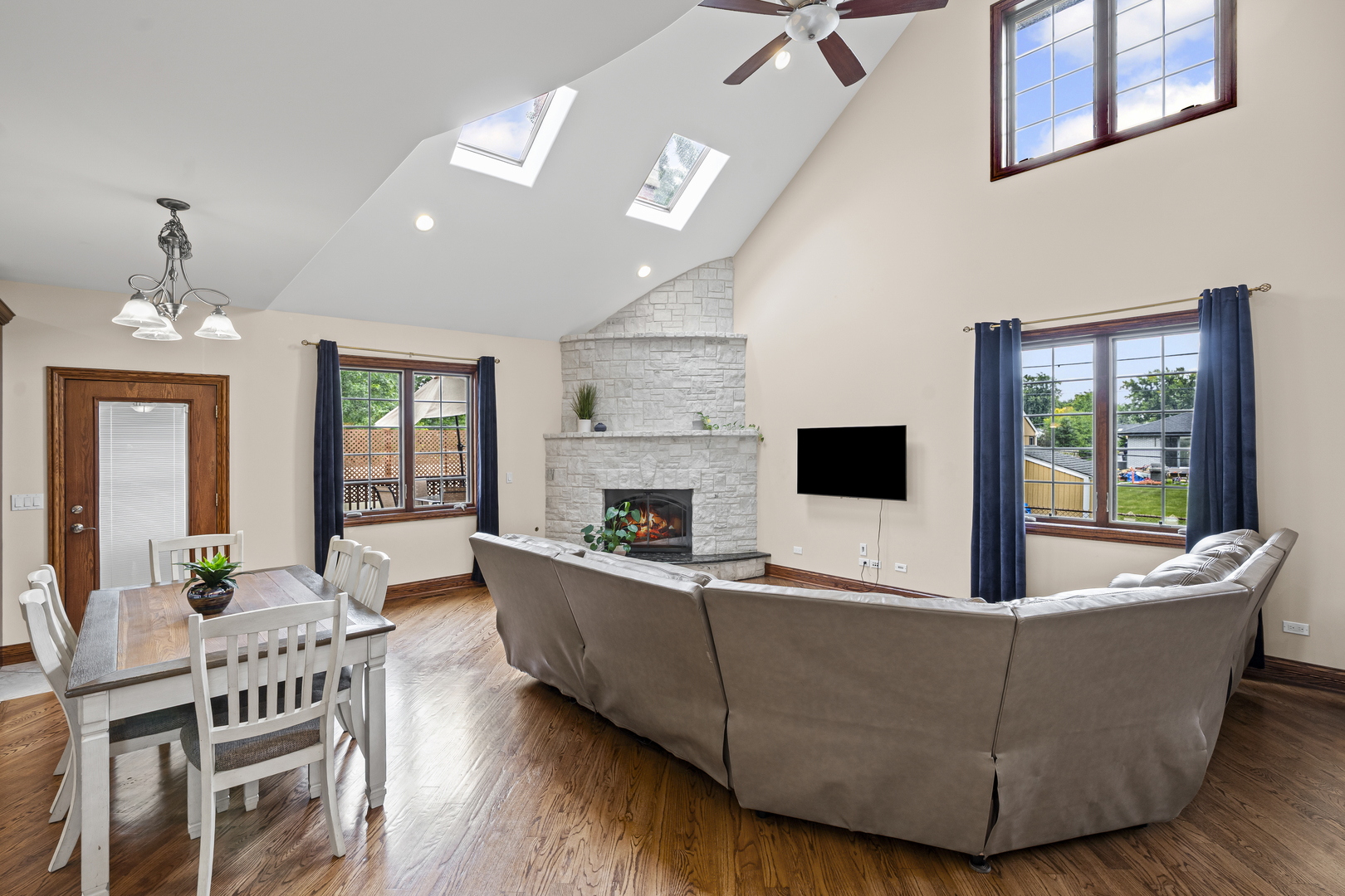 505 N Central Avenue, Addison, IL 60101