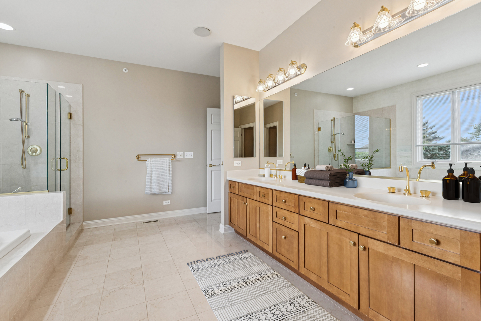 6401 Locust Lane, Libertyville, IL 60048