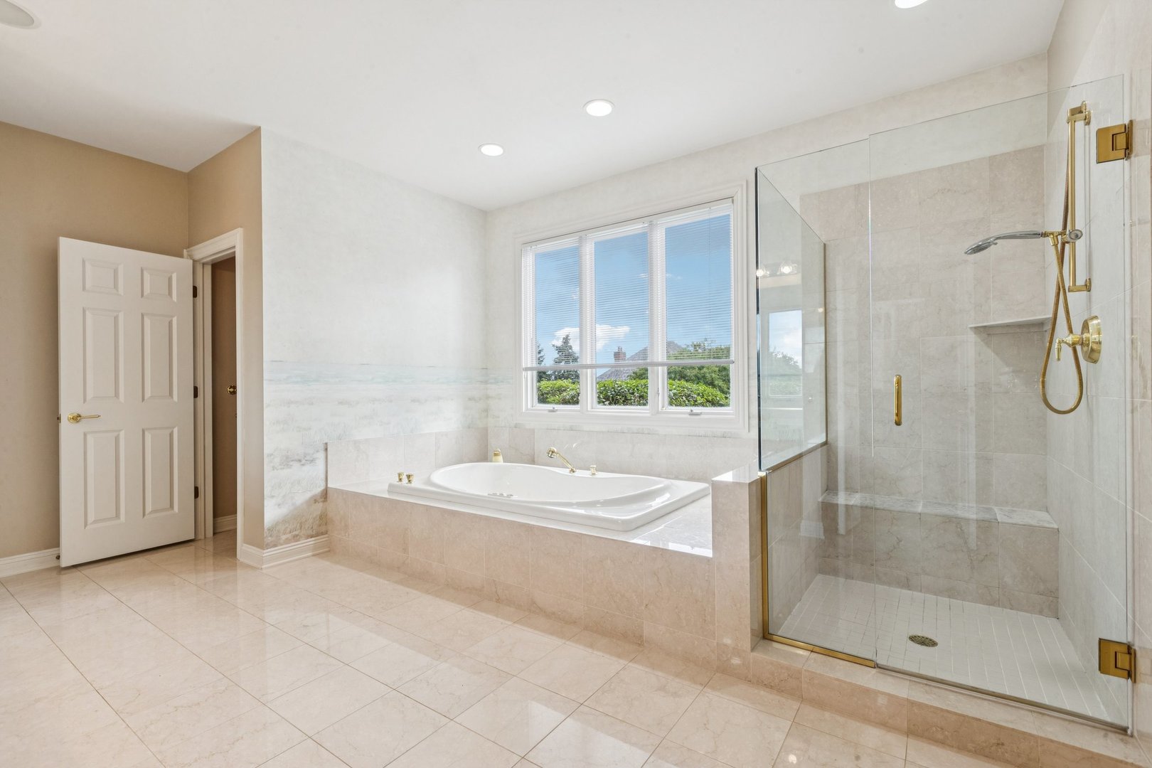 6401 Locust Lane, Libertyville, IL 60048
