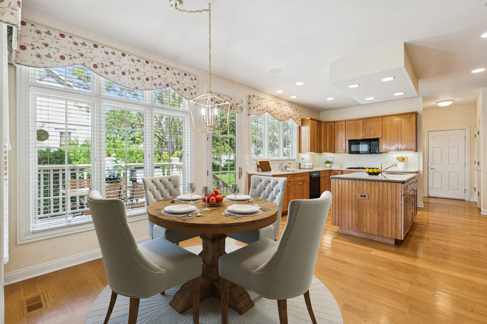 6401 Locust Lane, Libertyville, IL 60048