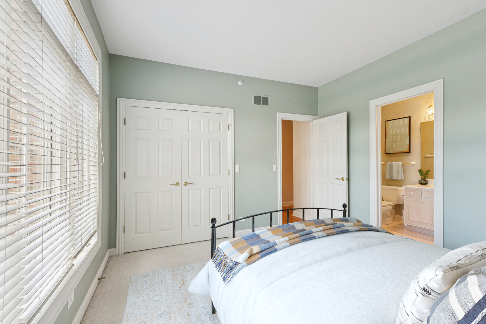 6401 Locust Lane, Libertyville, IL 60048