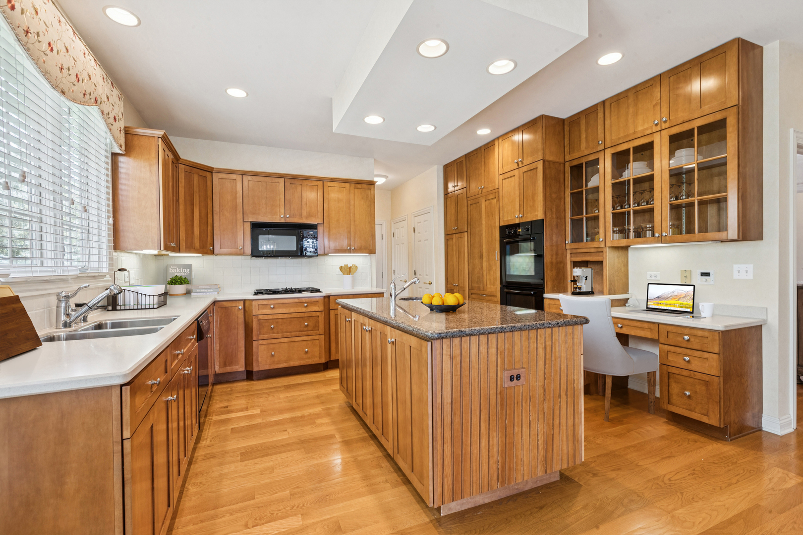 6401 Locust Lane, Libertyville, IL 60048