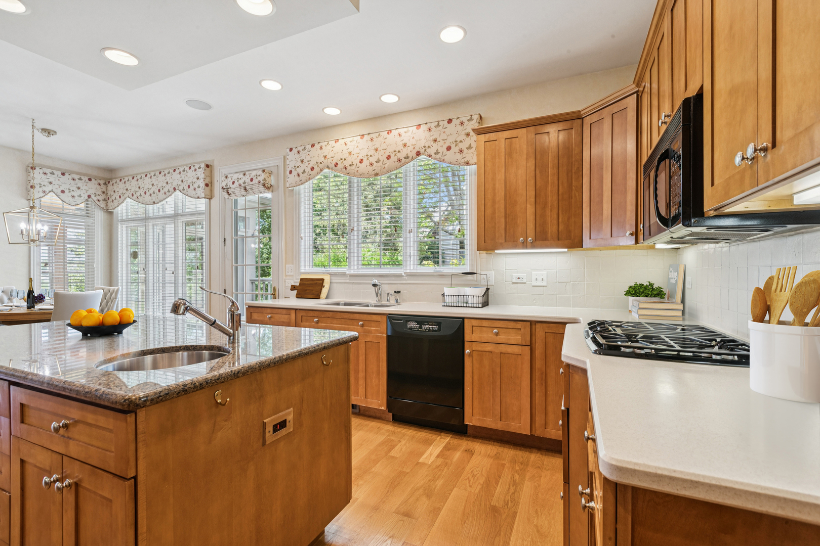 6401 Locust Lane, Libertyville, IL 60048