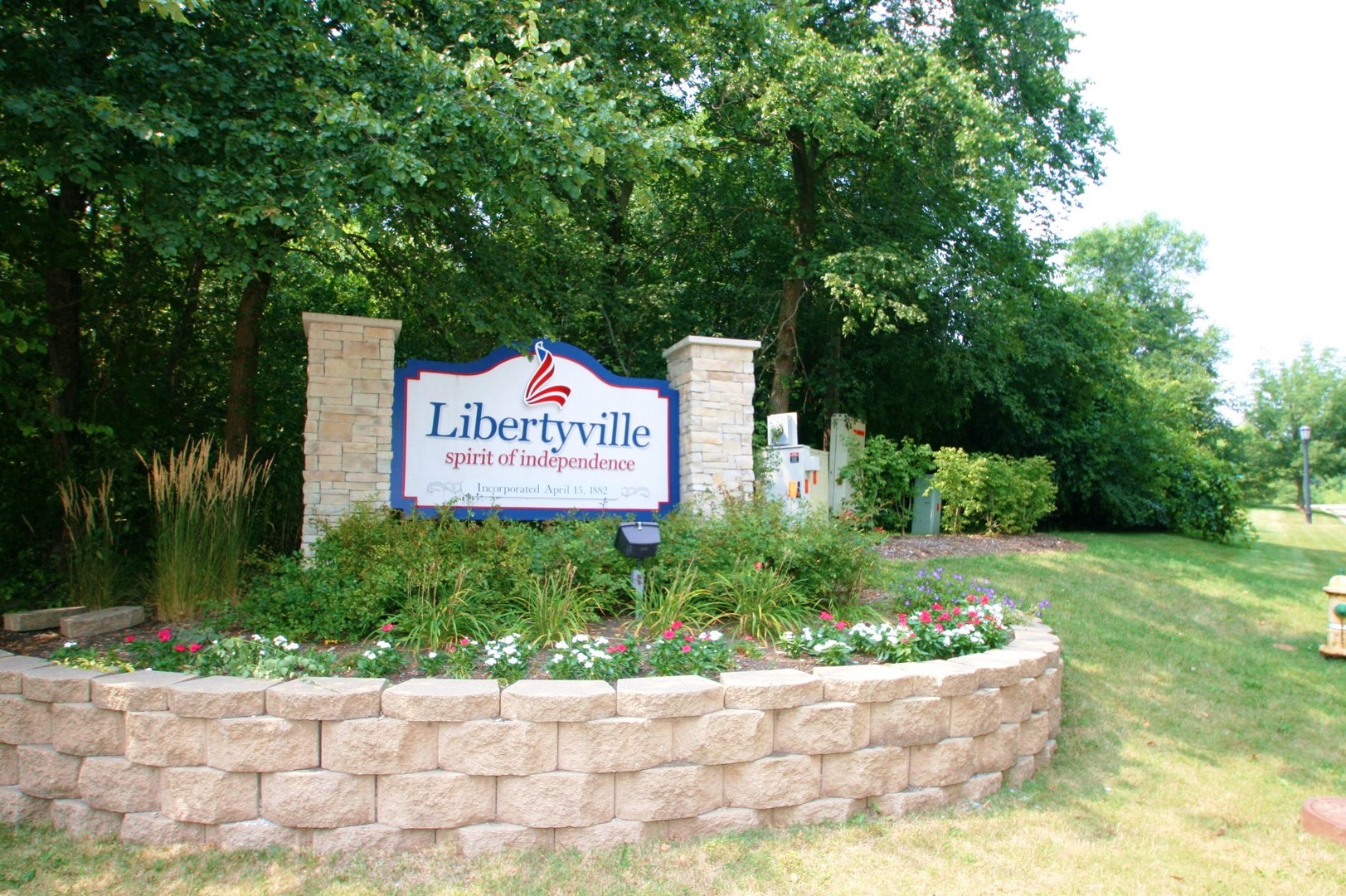 6401 Locust Lane, Libertyville, IL 60048
