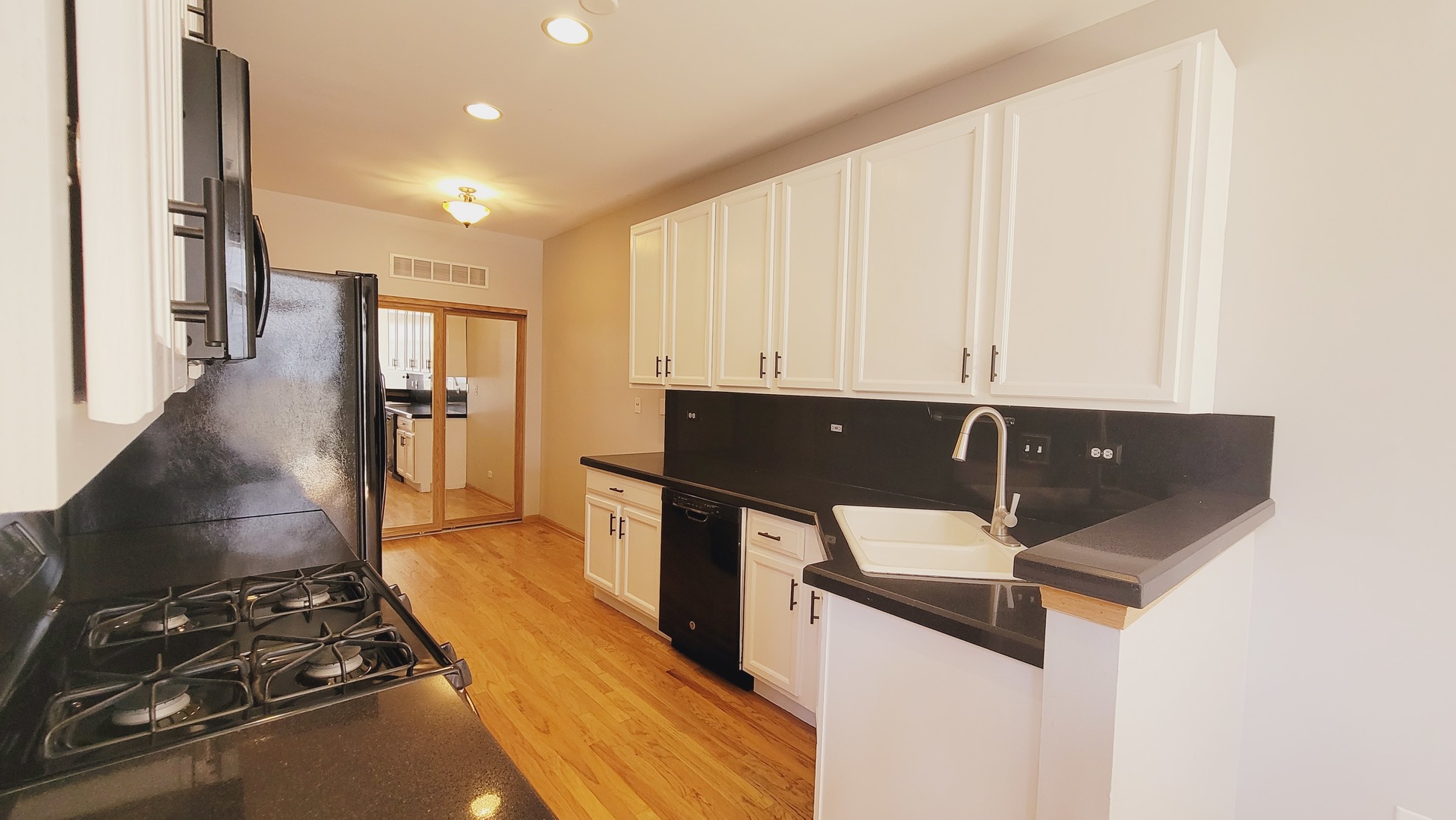 2592 Hillsboro Boulevard #2592, Aurora, IL 60503