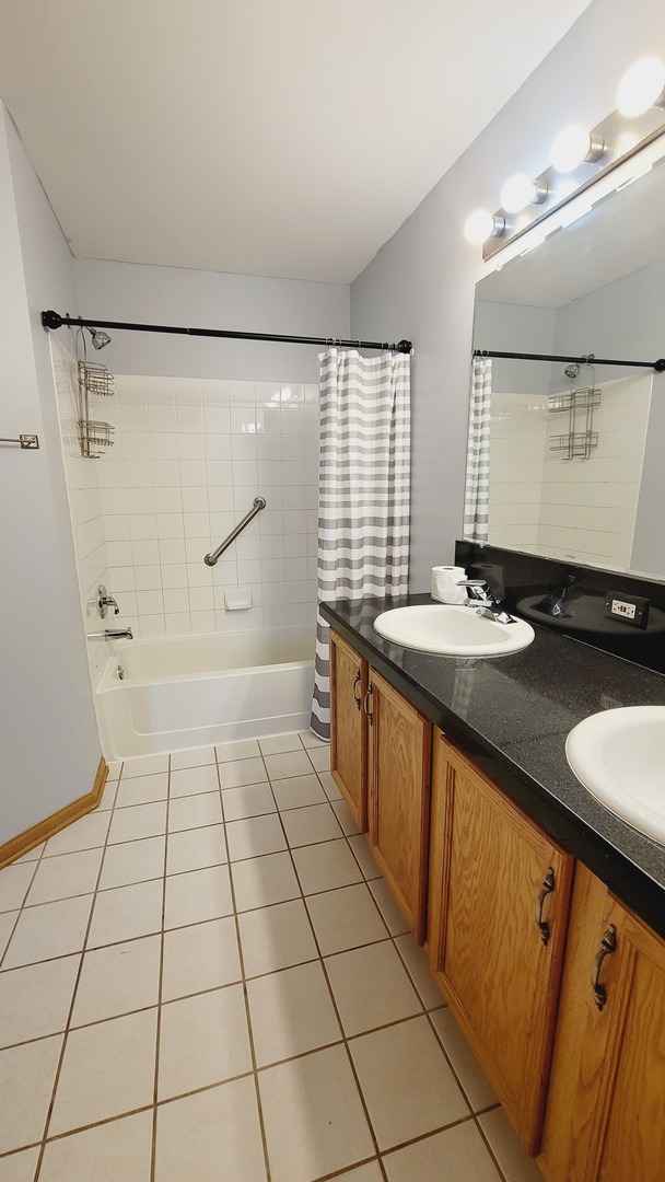 2592 Hillsboro Boulevard #2592, Aurora, IL 60503