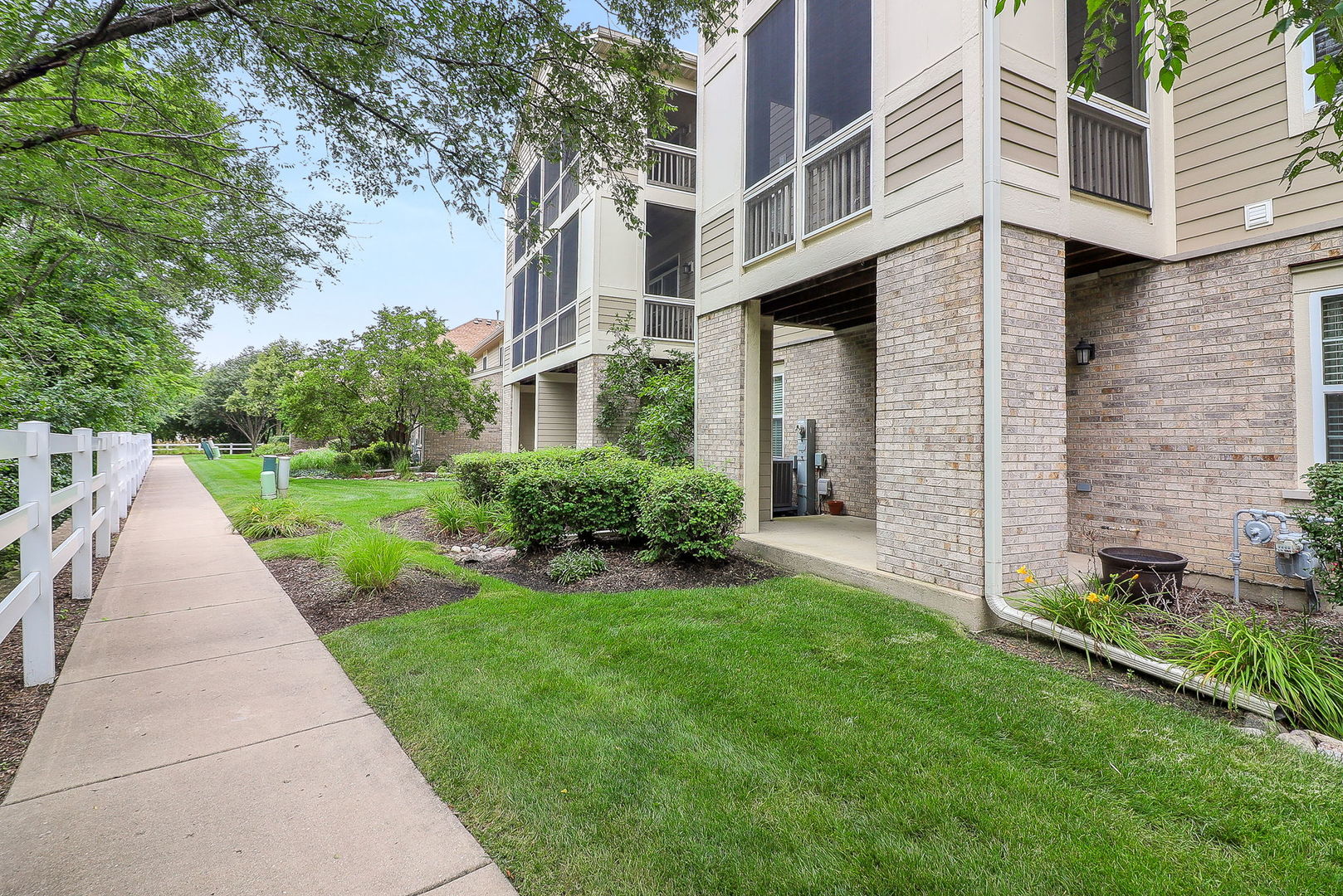640 Belmont Lane, Carol Stream, IL 60188