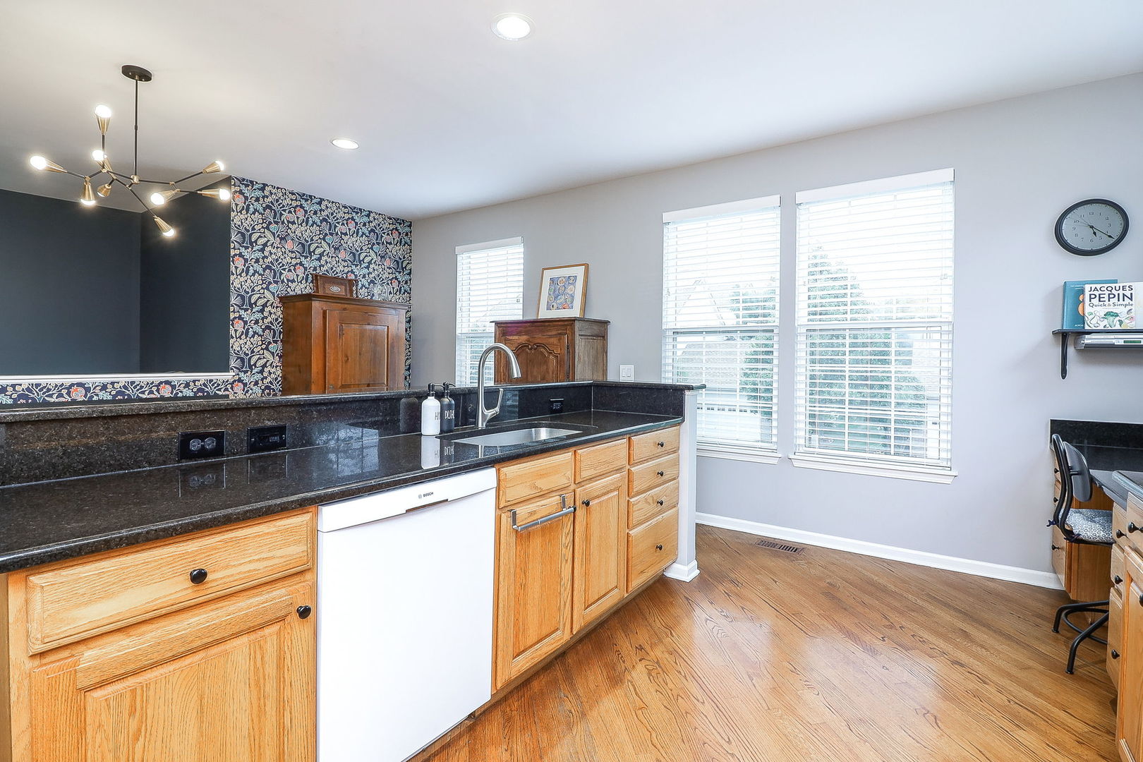 640 Belmont Lane, Carol Stream, IL 60188