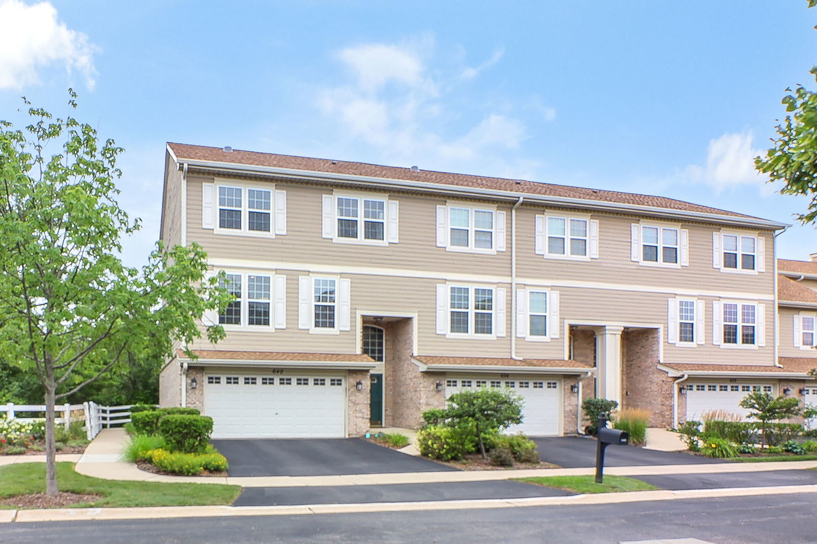 640 Belmont Lane, Carol Stream, IL 60188